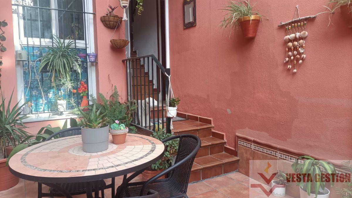 For sale of house in San Fernando