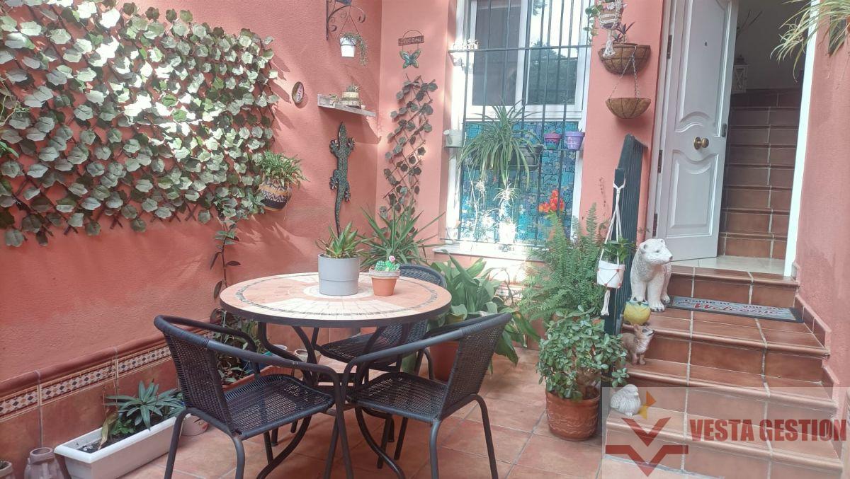 For sale of house in San Fernando