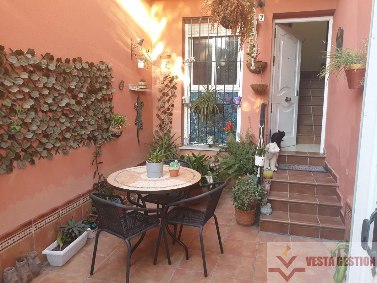 For sale of house in San Fernando