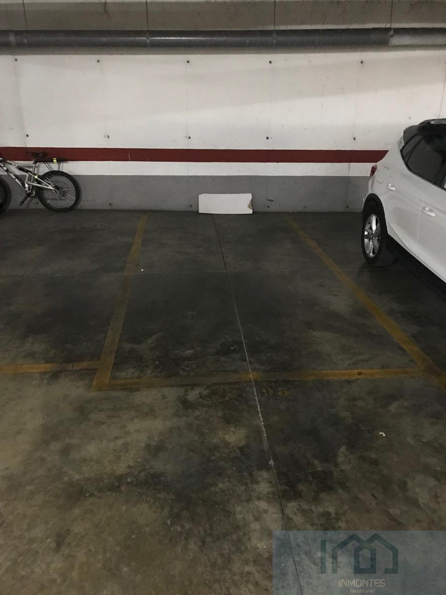 For rent of garage in Sevilla