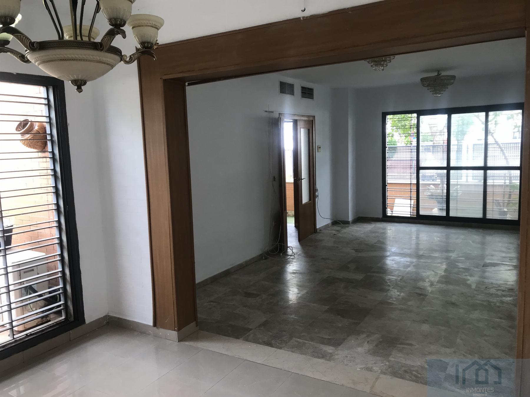 For sale of house in Mairena del Aljarafe