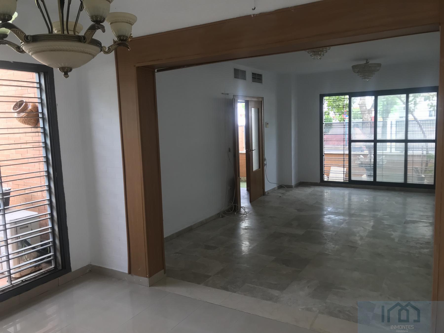For sale of house in Mairena del Aljarafe