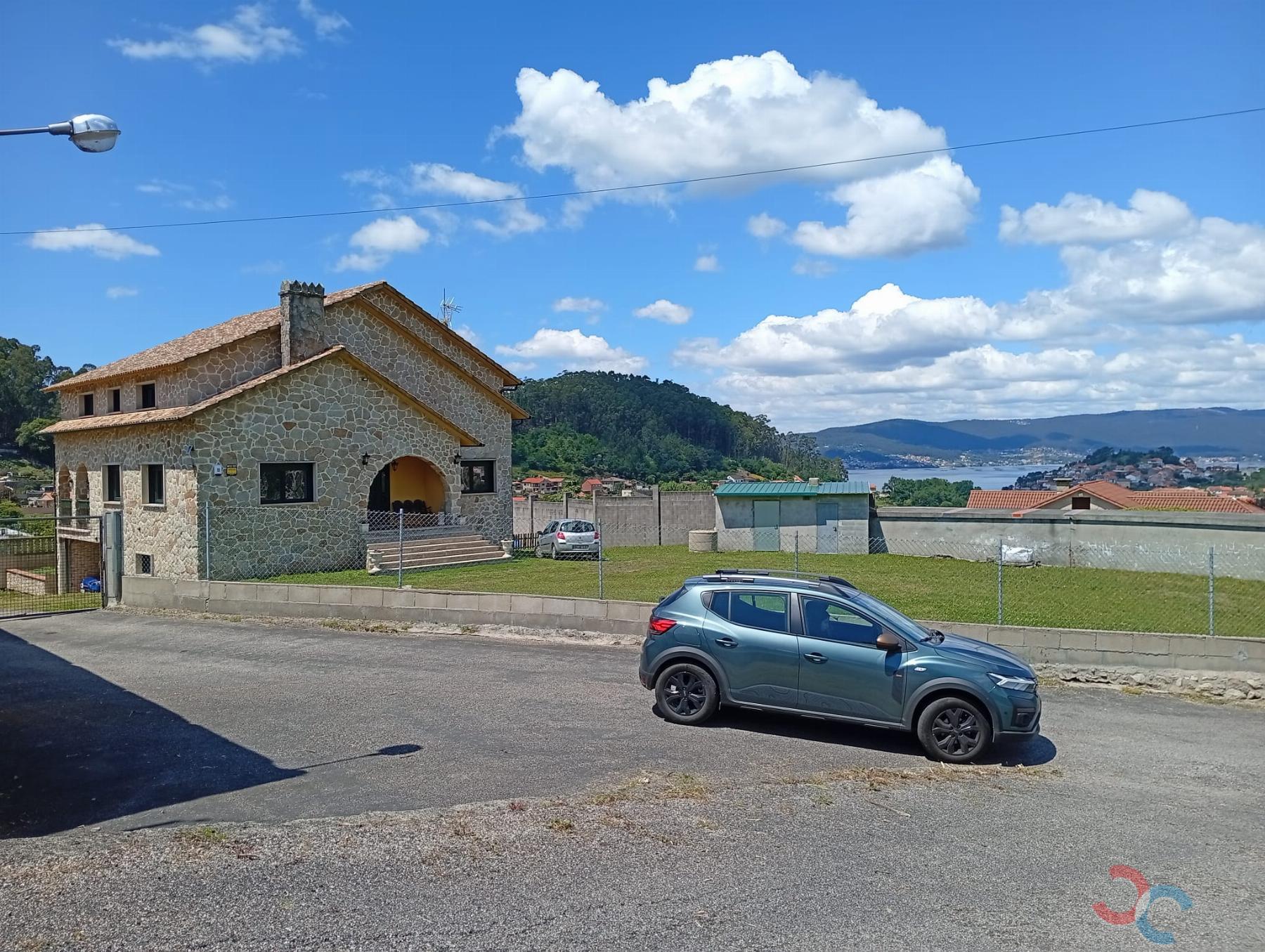 For sale of land in Marín