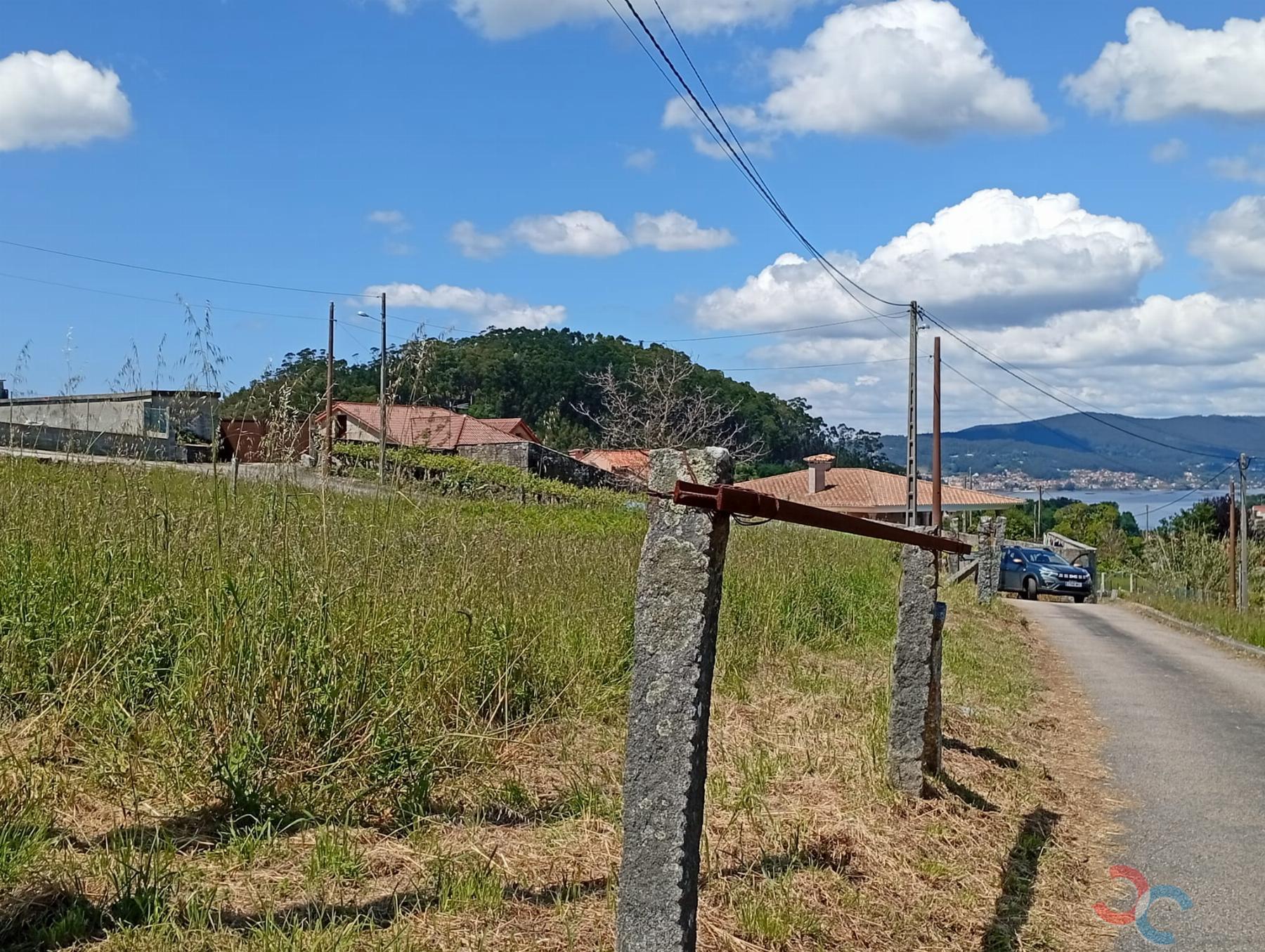 For sale of land in Marín