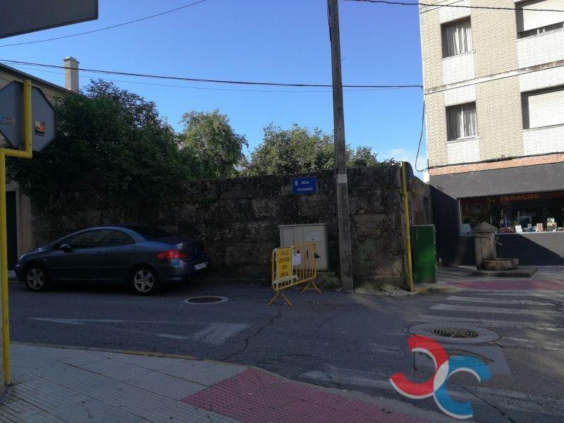 For sale of land in Marín