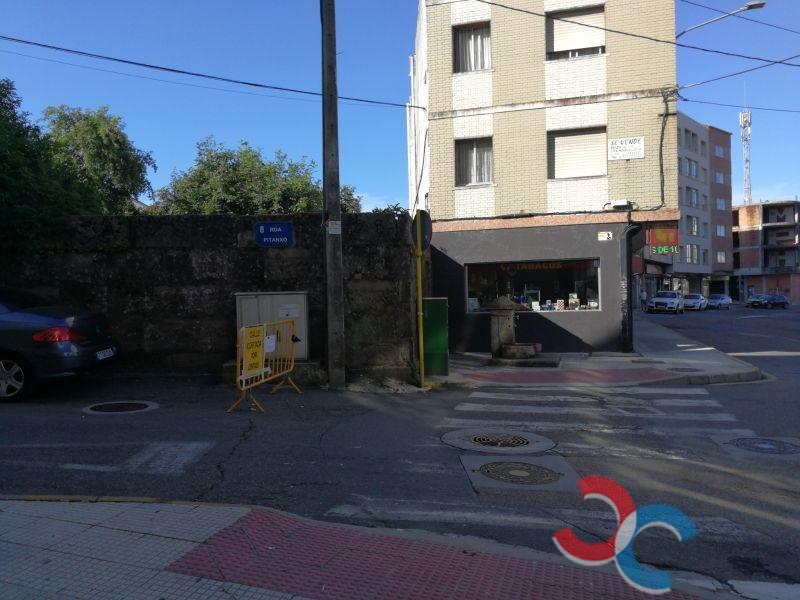 For sale of land in Marín