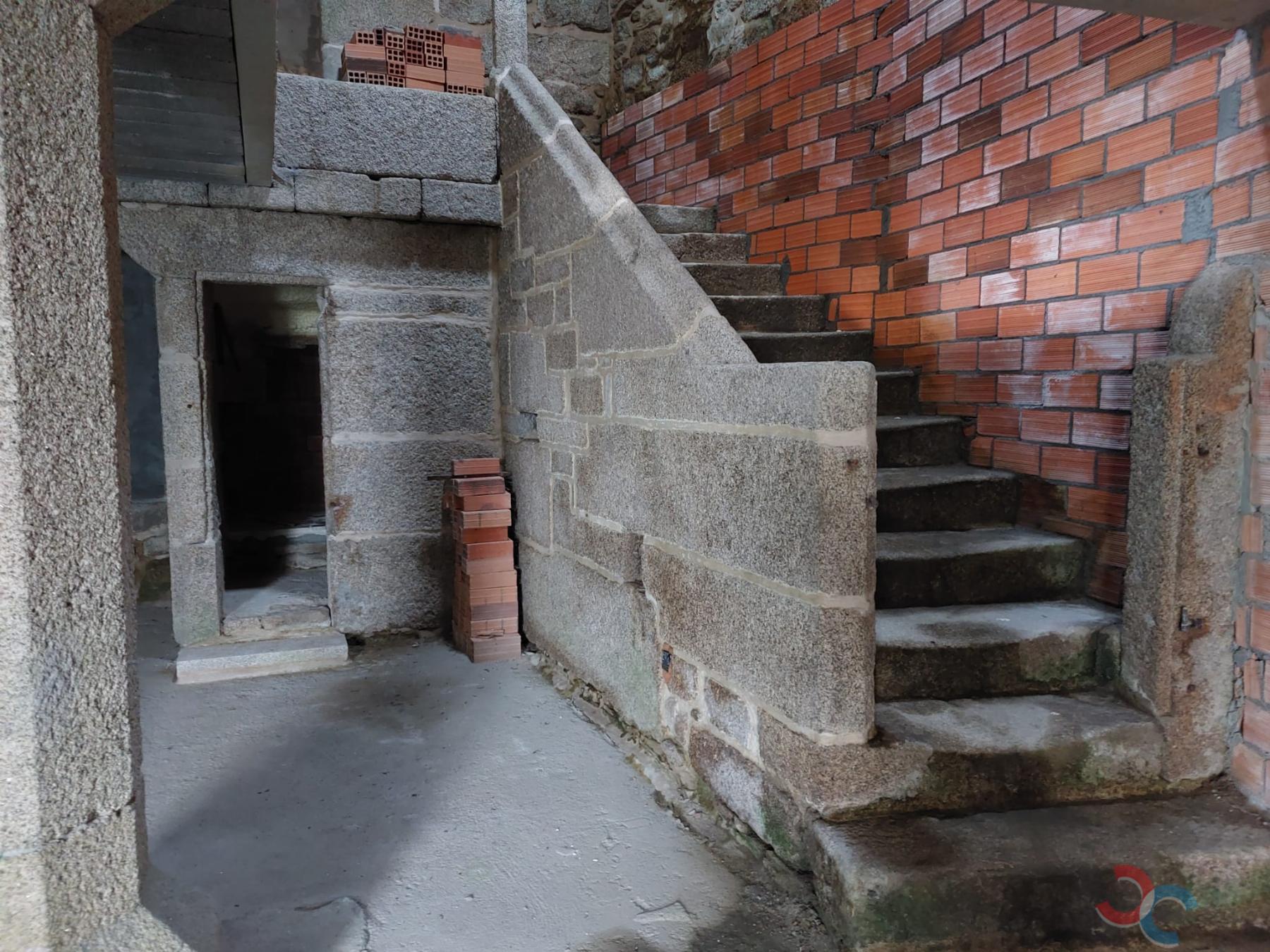 For sale of house in A Lama