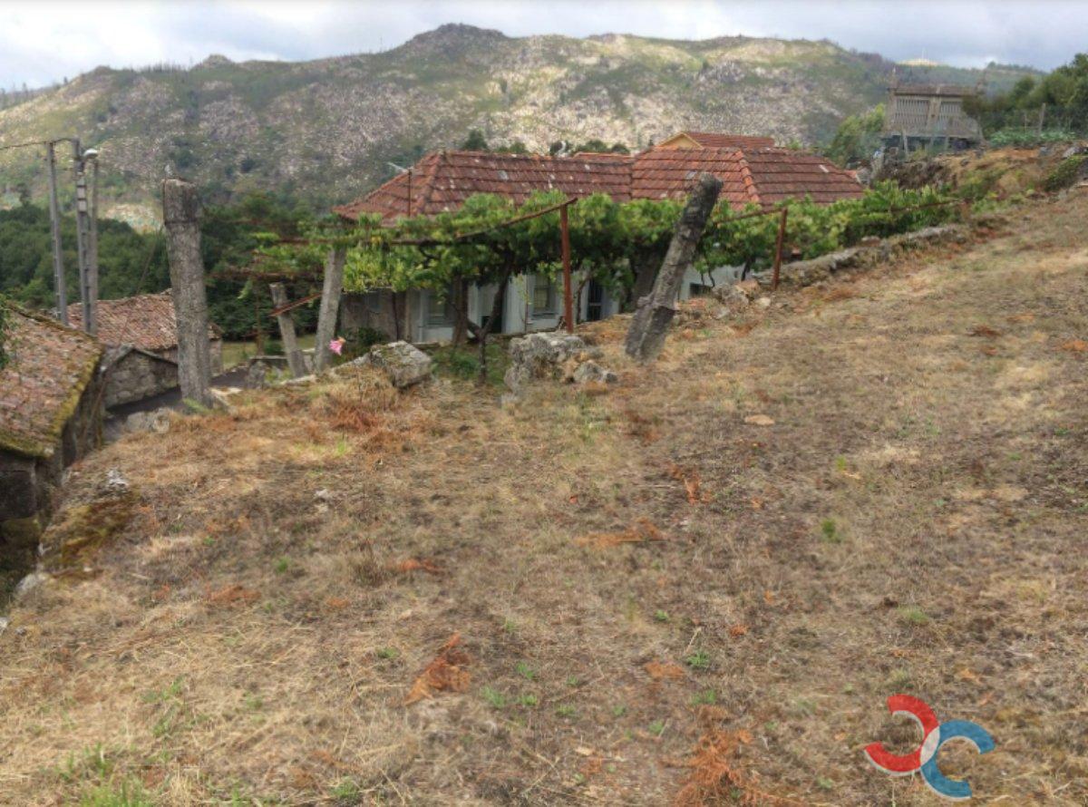 For sale of house in Ponte Caldelas