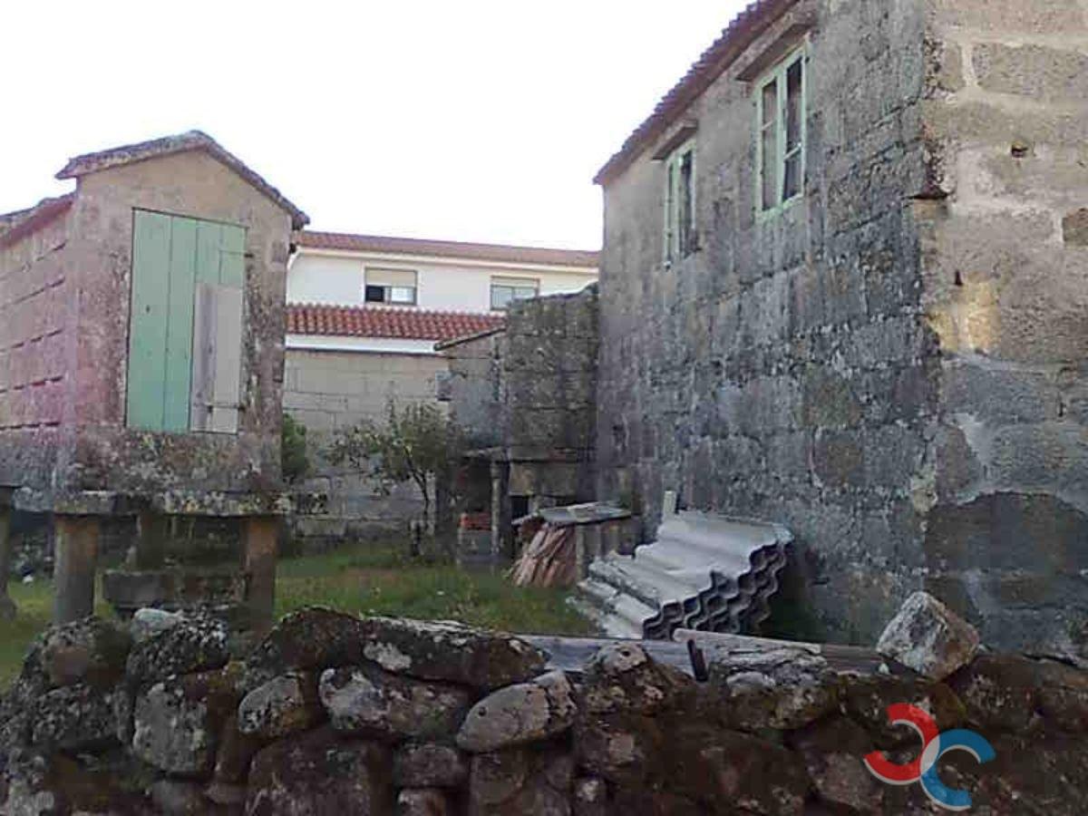 For sale of house in Ponte Caldelas