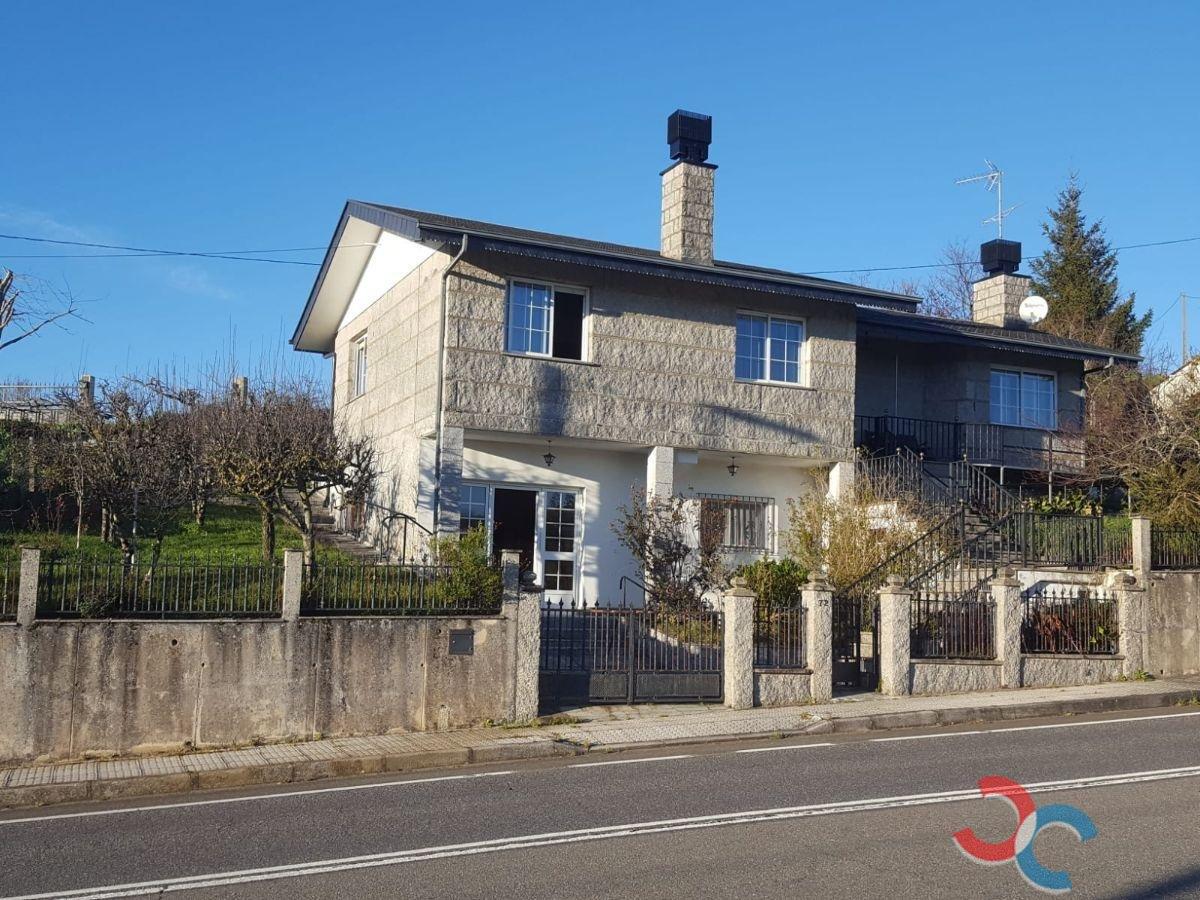For sale of house in Lalín