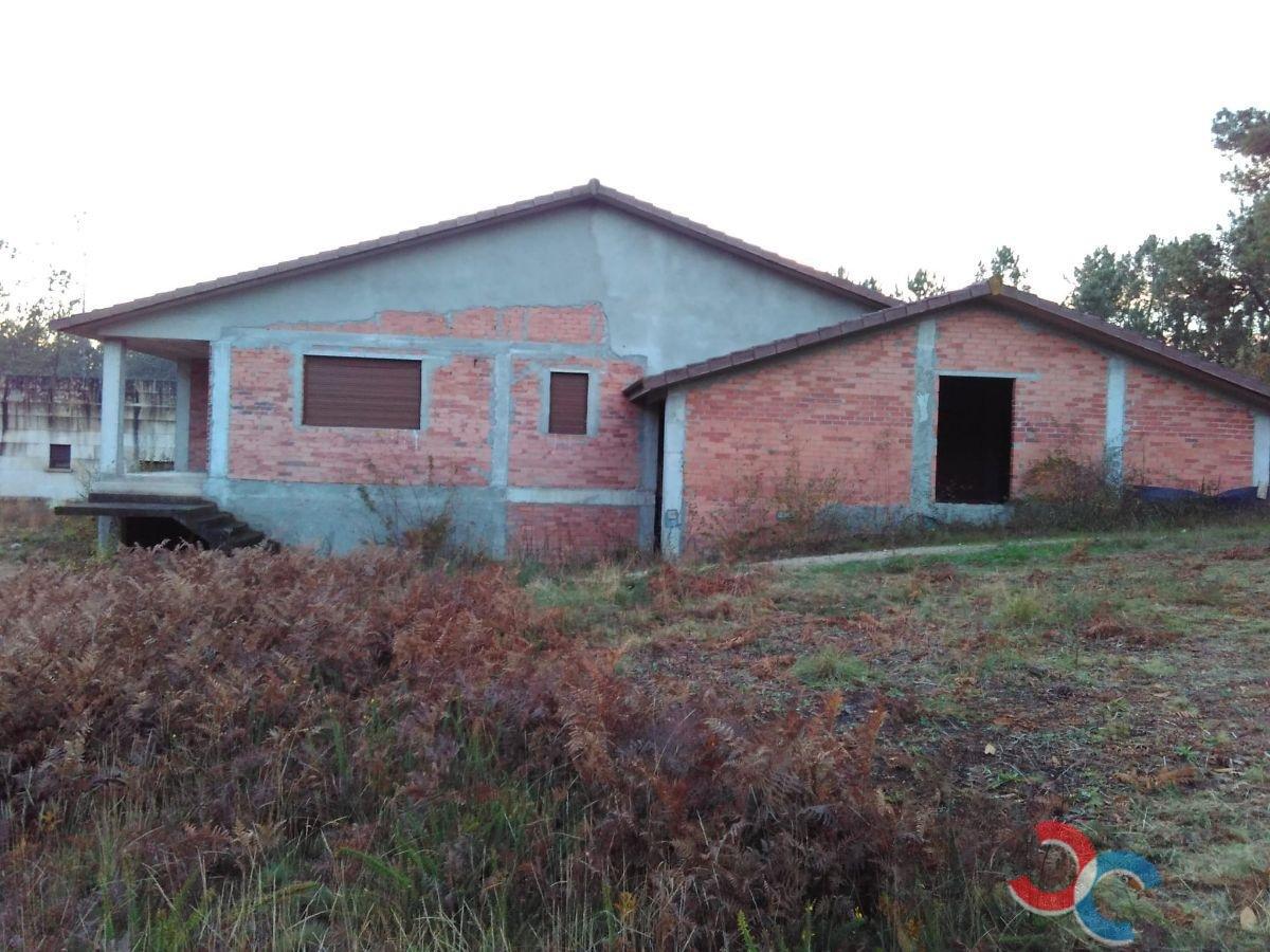 For sale of house in Salvaterra de Miño