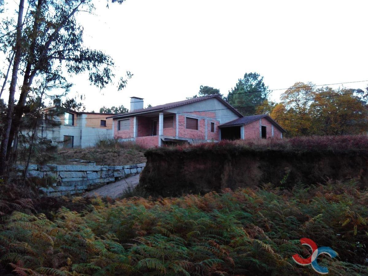 For sale of house in Salvaterra de Miño