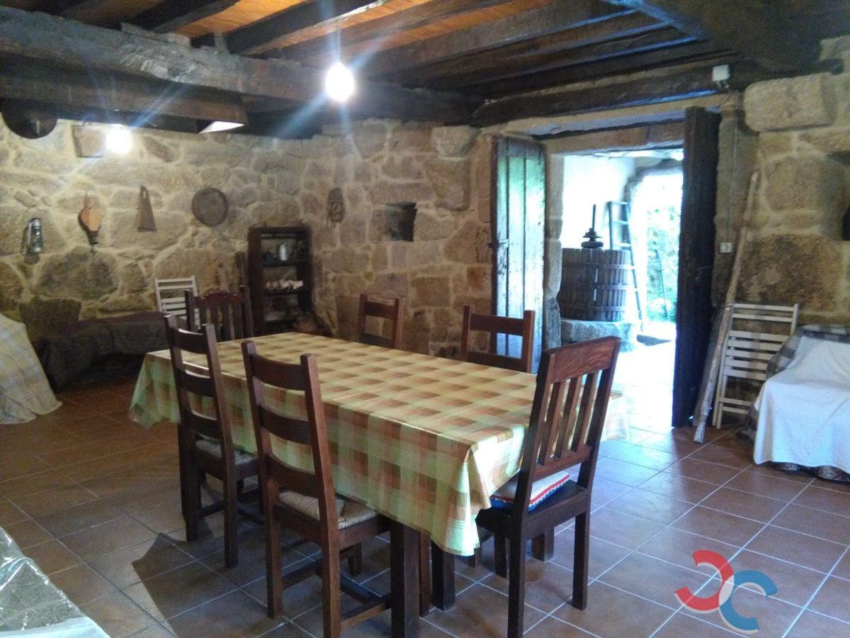 For sale of house in Padrenda