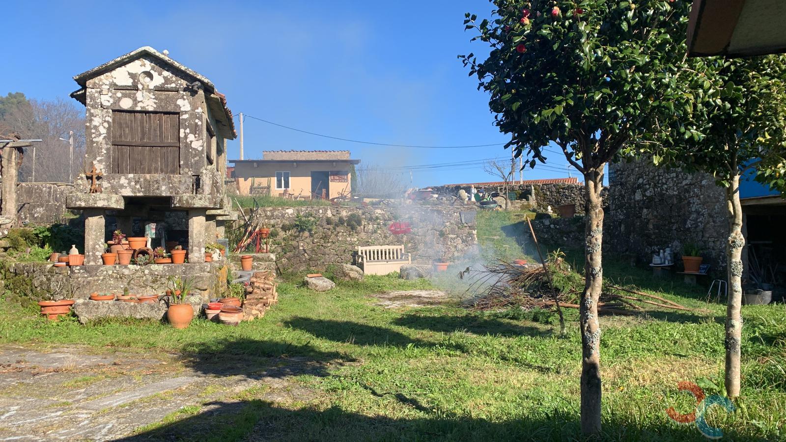 For sale of house in Campo Lameiro