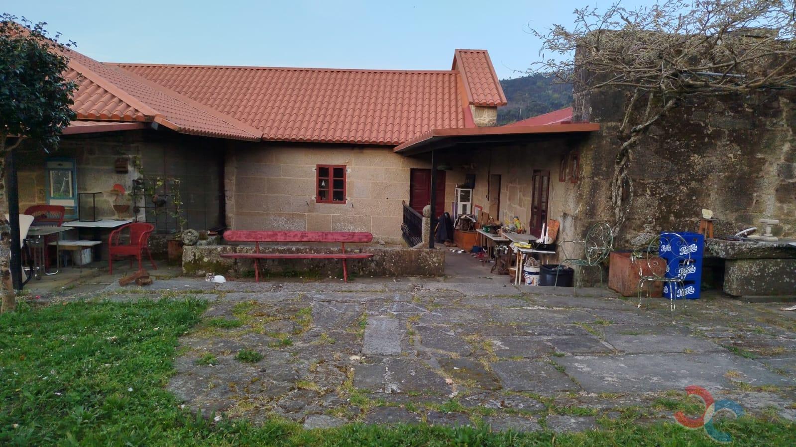 For sale of house in Campo Lameiro