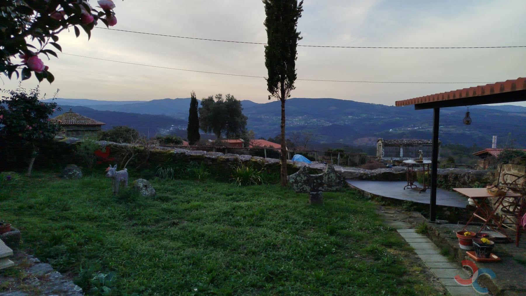 For sale of house in Campo Lameiro
