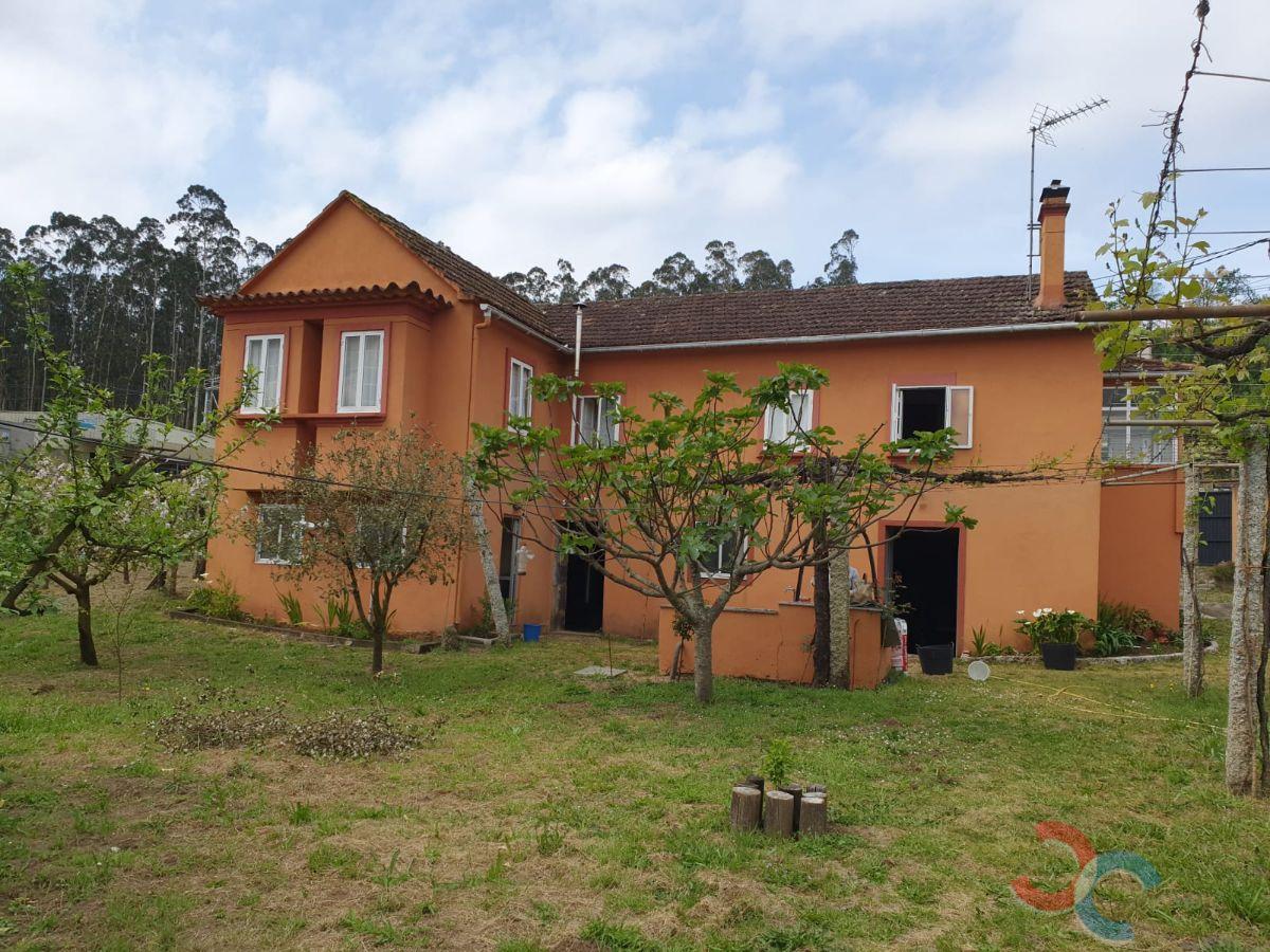 For sale of house in Caldas de Reis