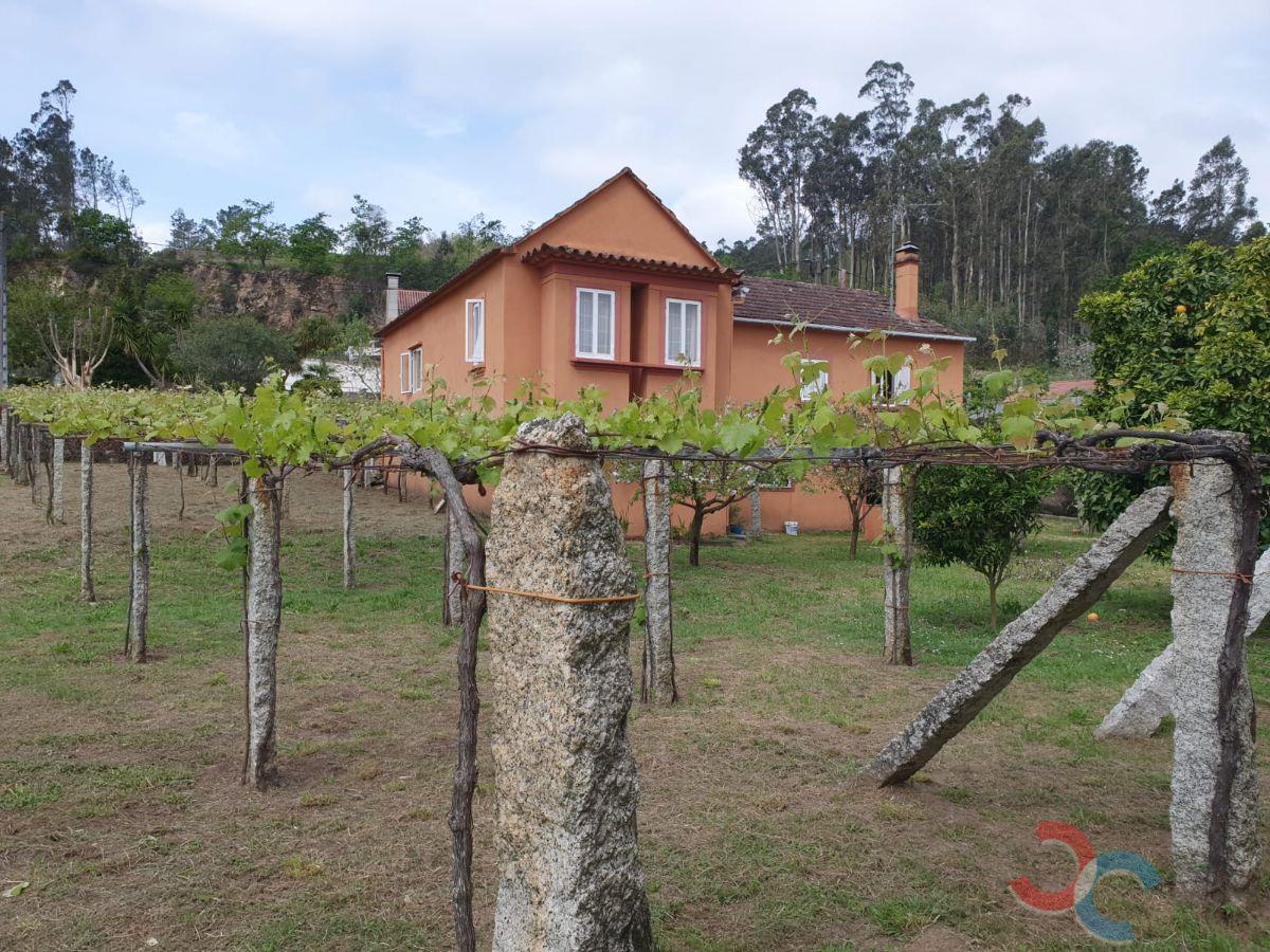 For sale of house in Caldas de Reis