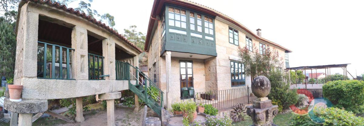 For sale of house in Combarro