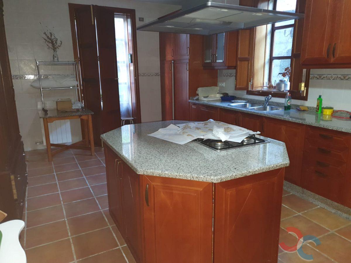 For sale of house in Combarro