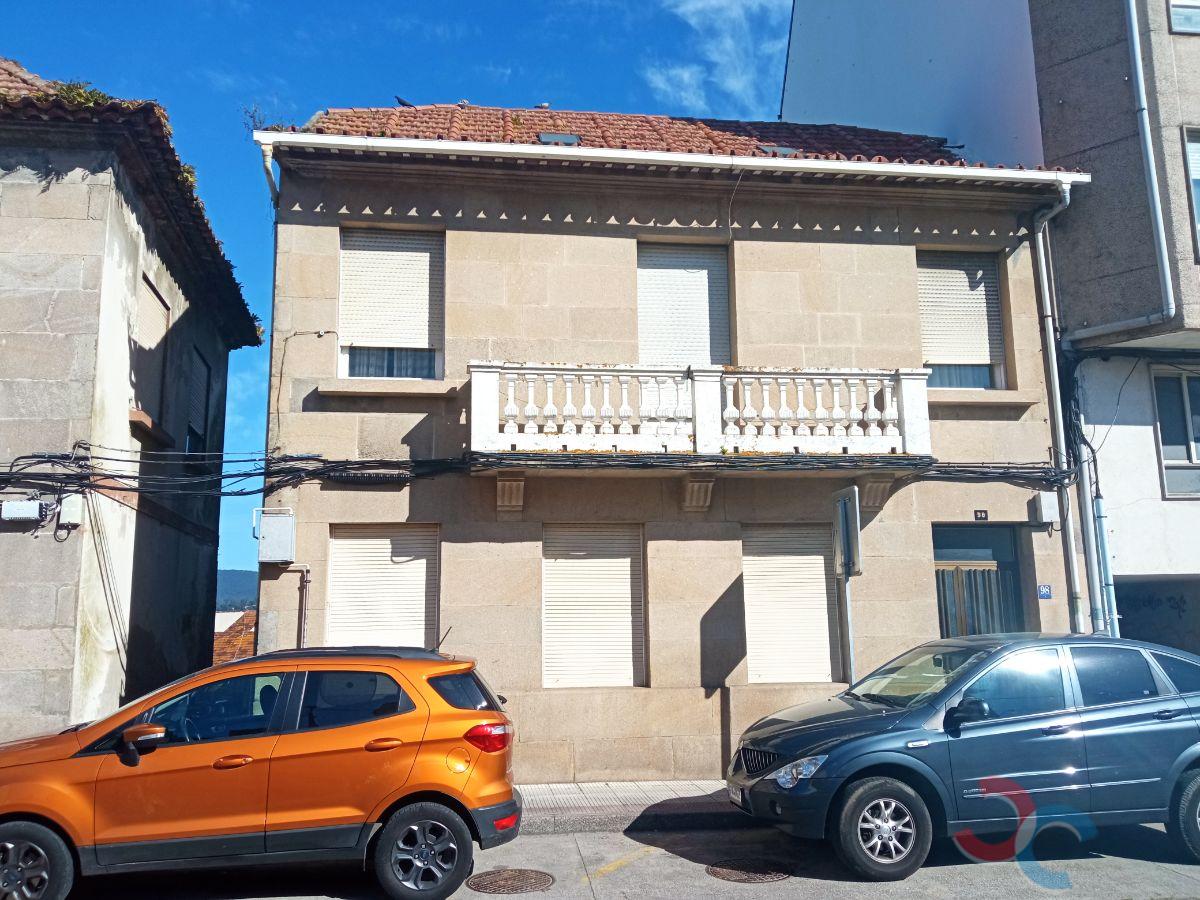 For sale of house in Estribela