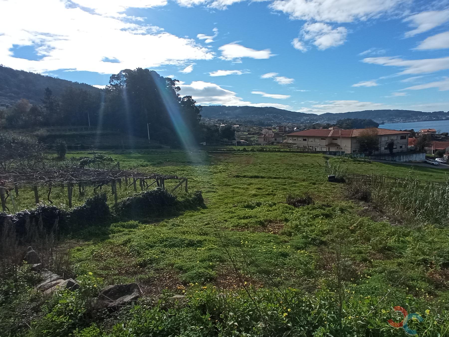 For sale of land in Marín