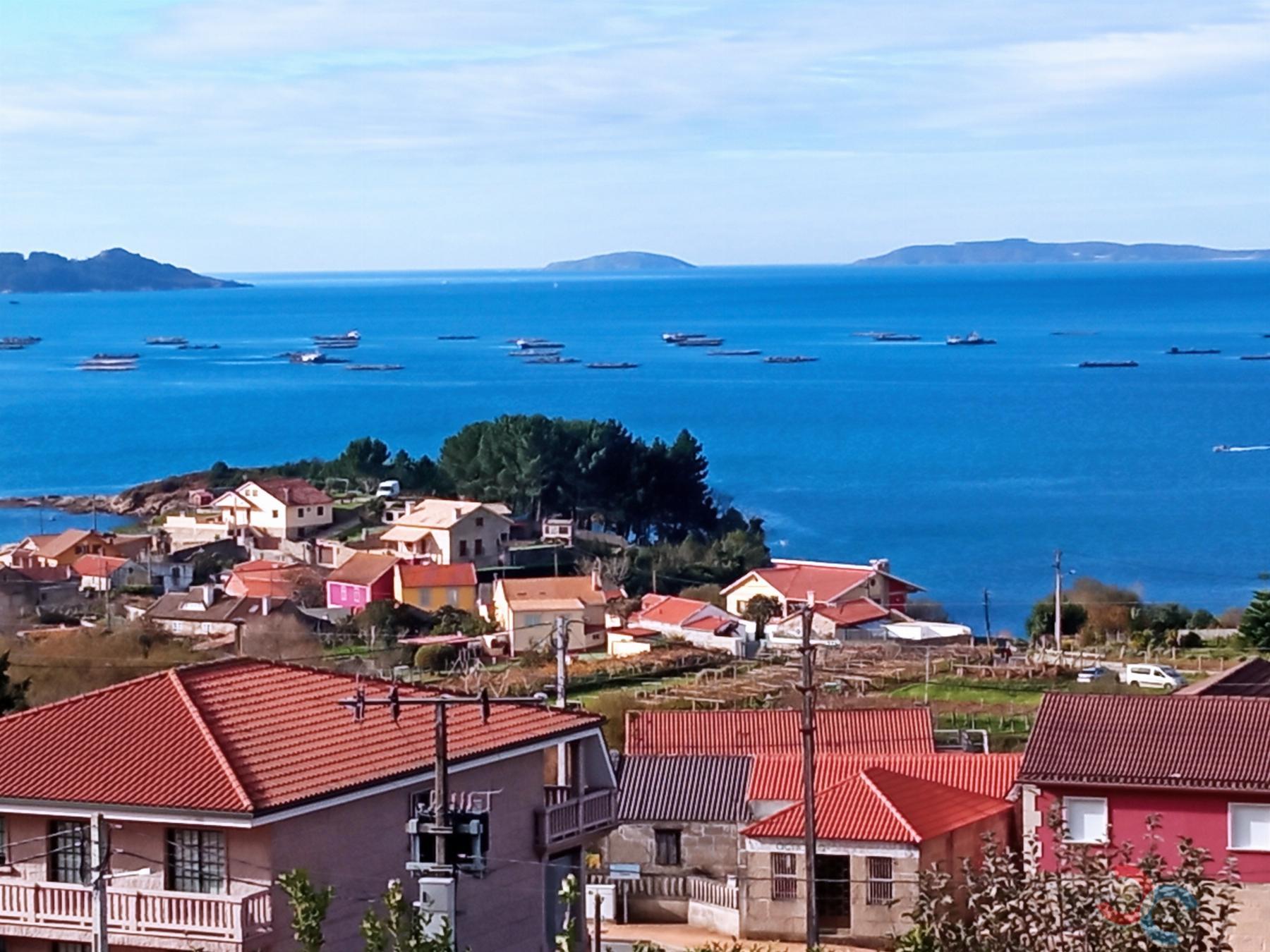 For sale of land in Marín
