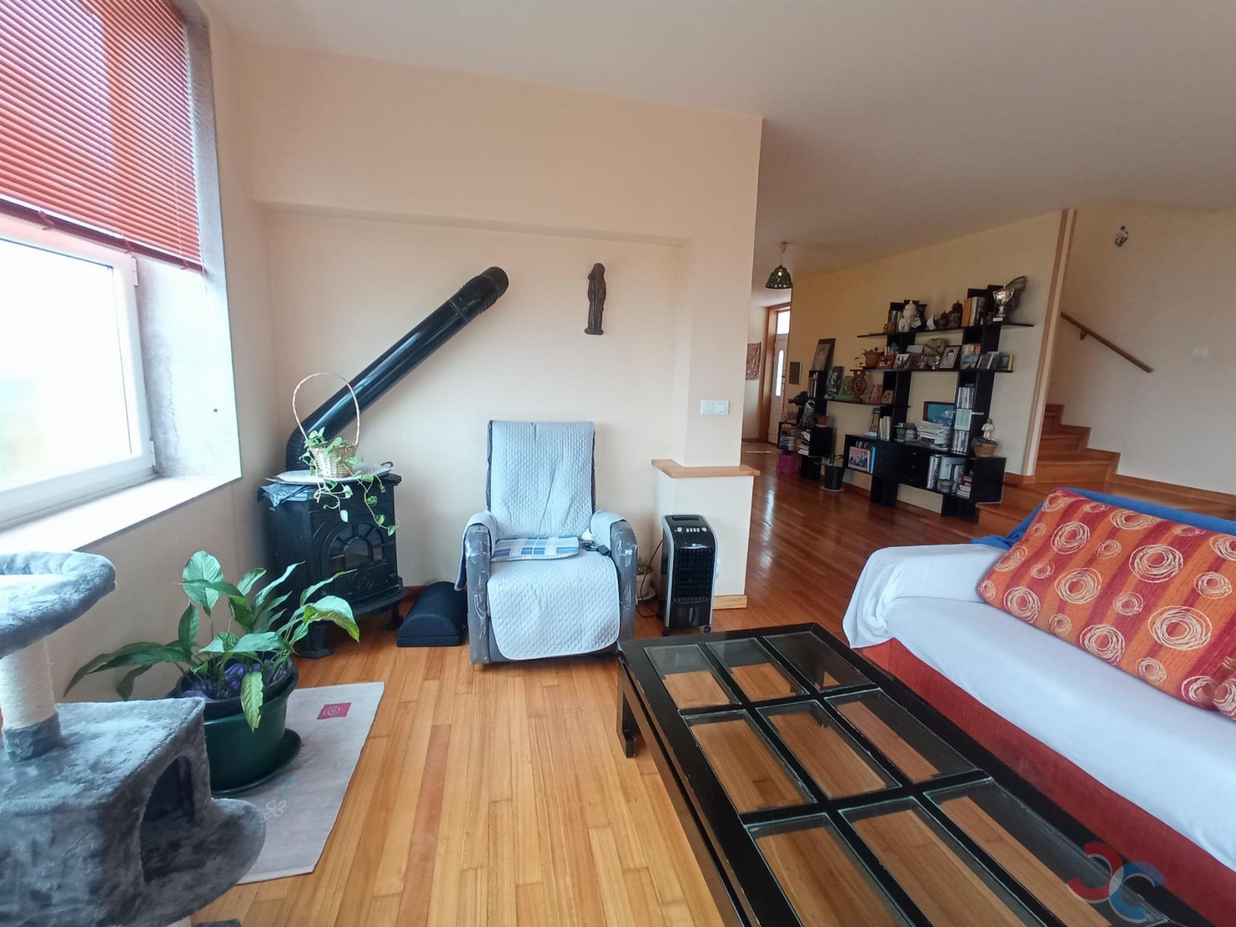 For sale of chalet in Marín