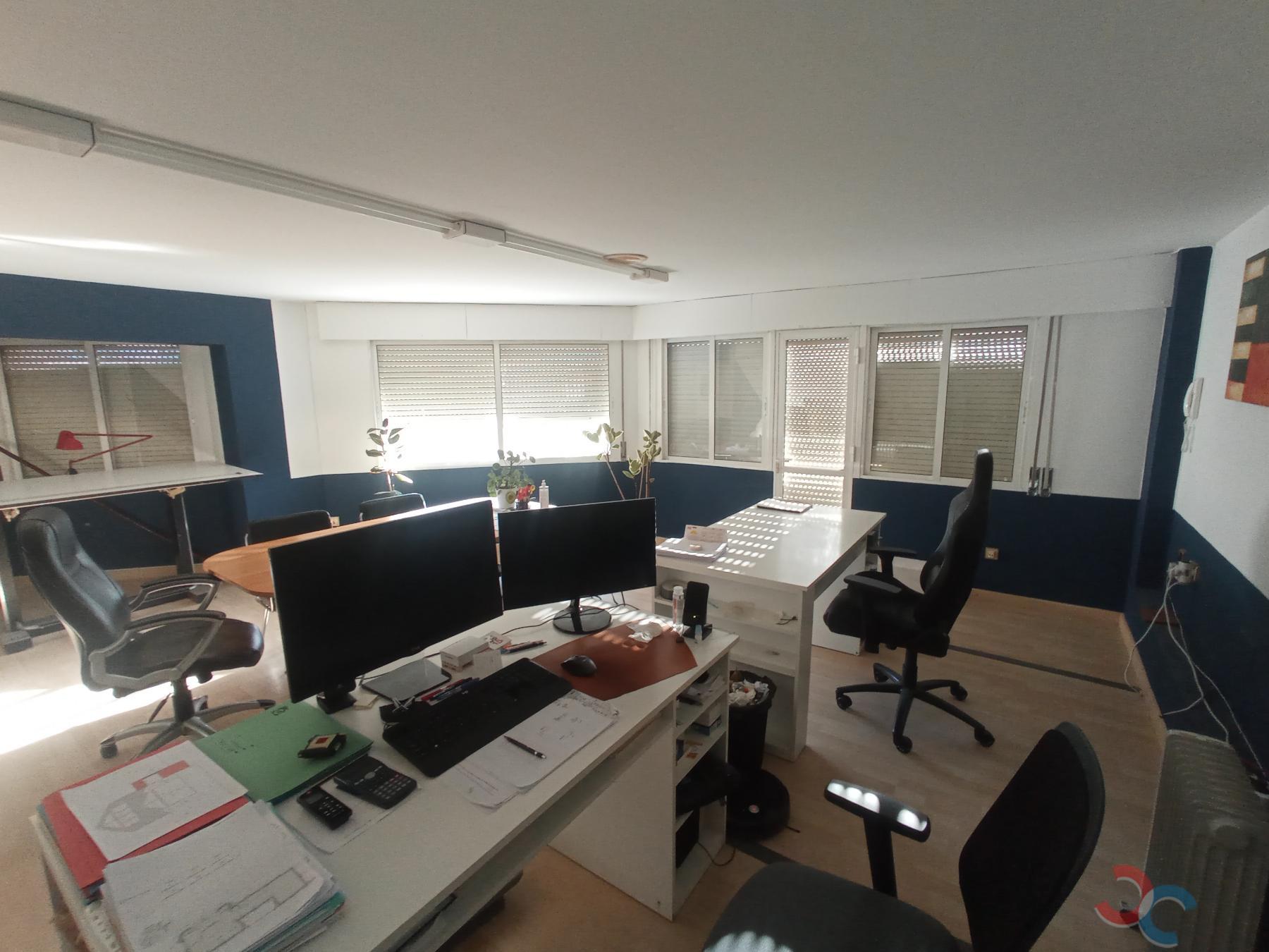 For sale of office in Bueu