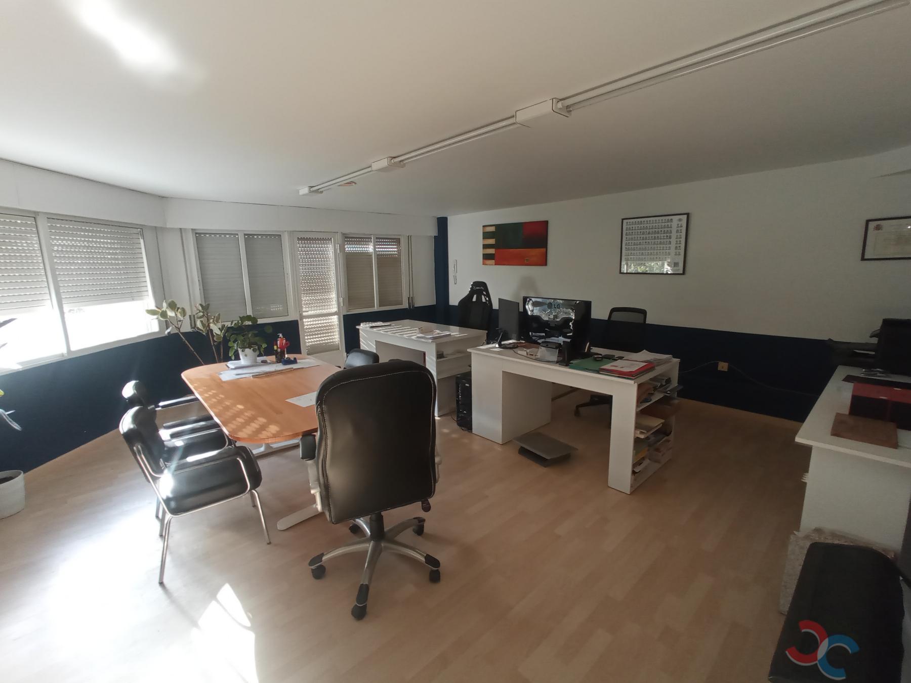 For sale of office in Bueu
