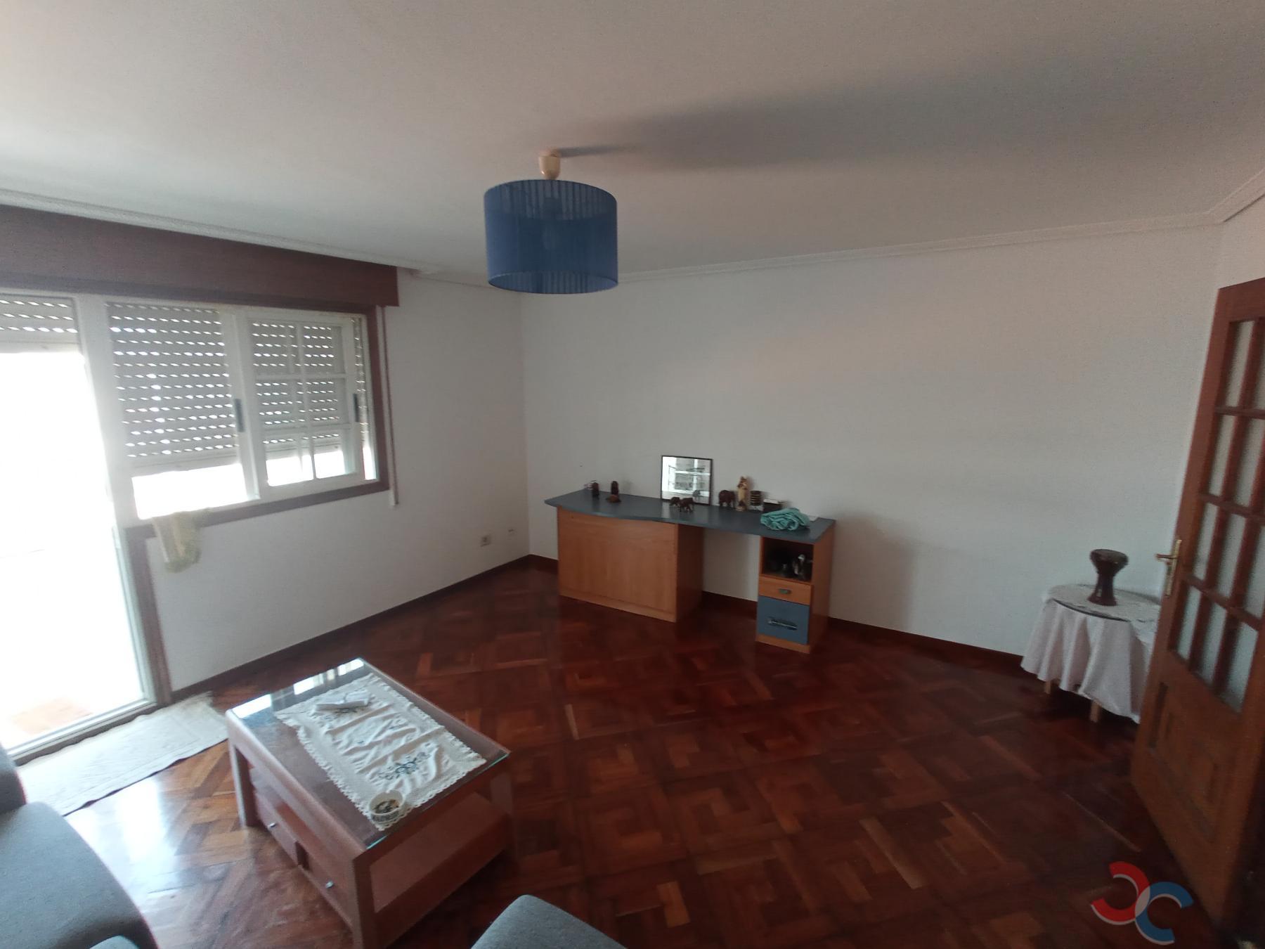 For sale of flat in Cangas