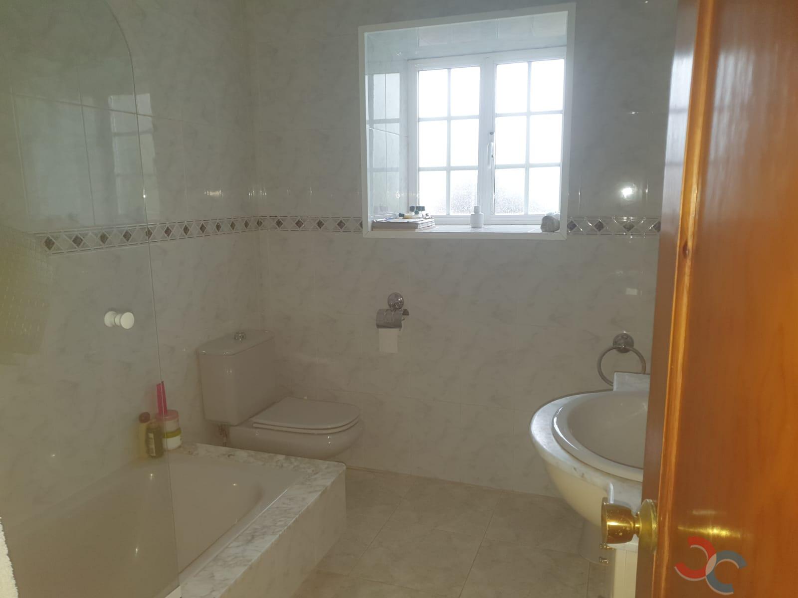 For sale of house in Moraña