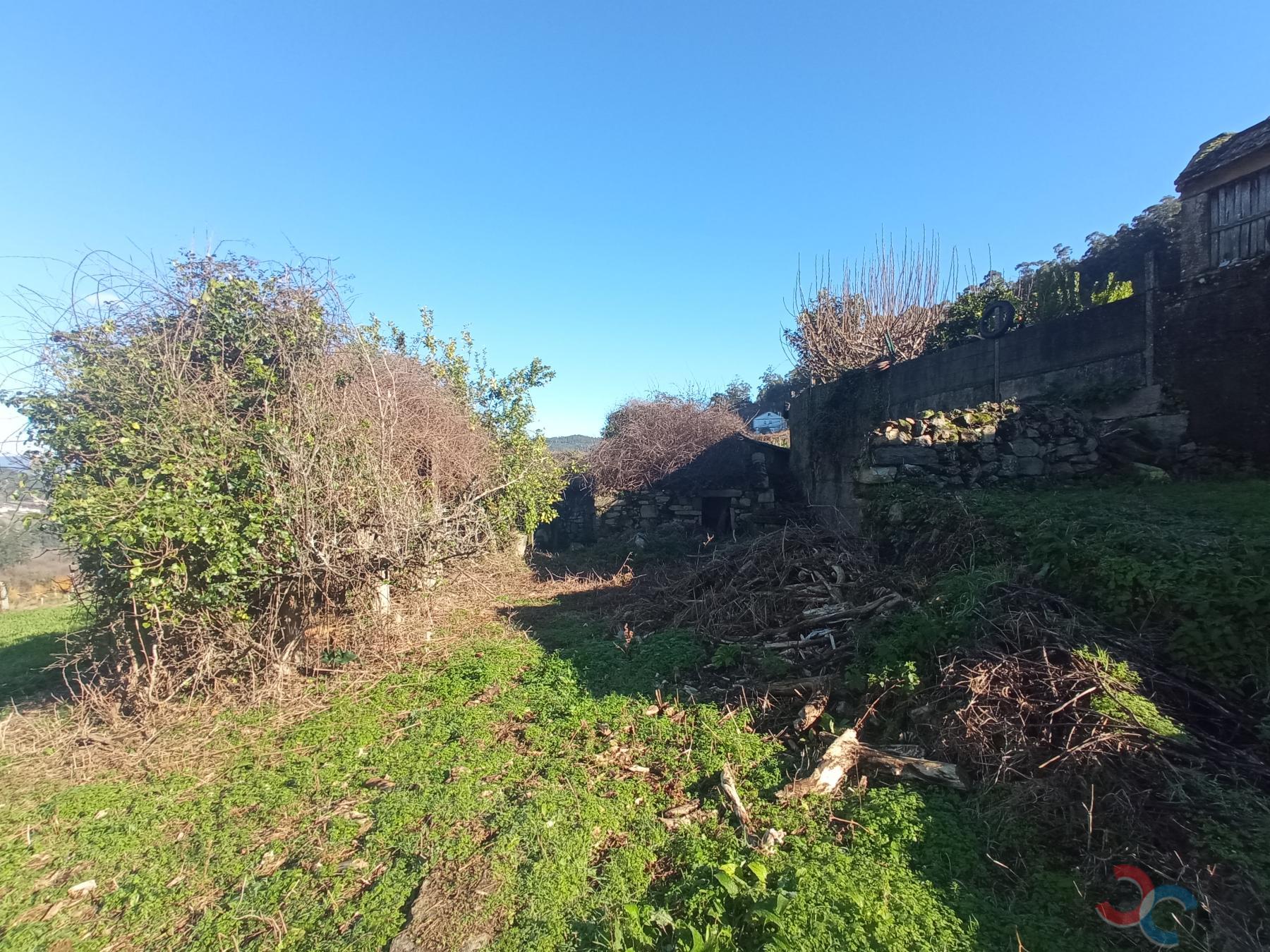 For sale of land in Marín