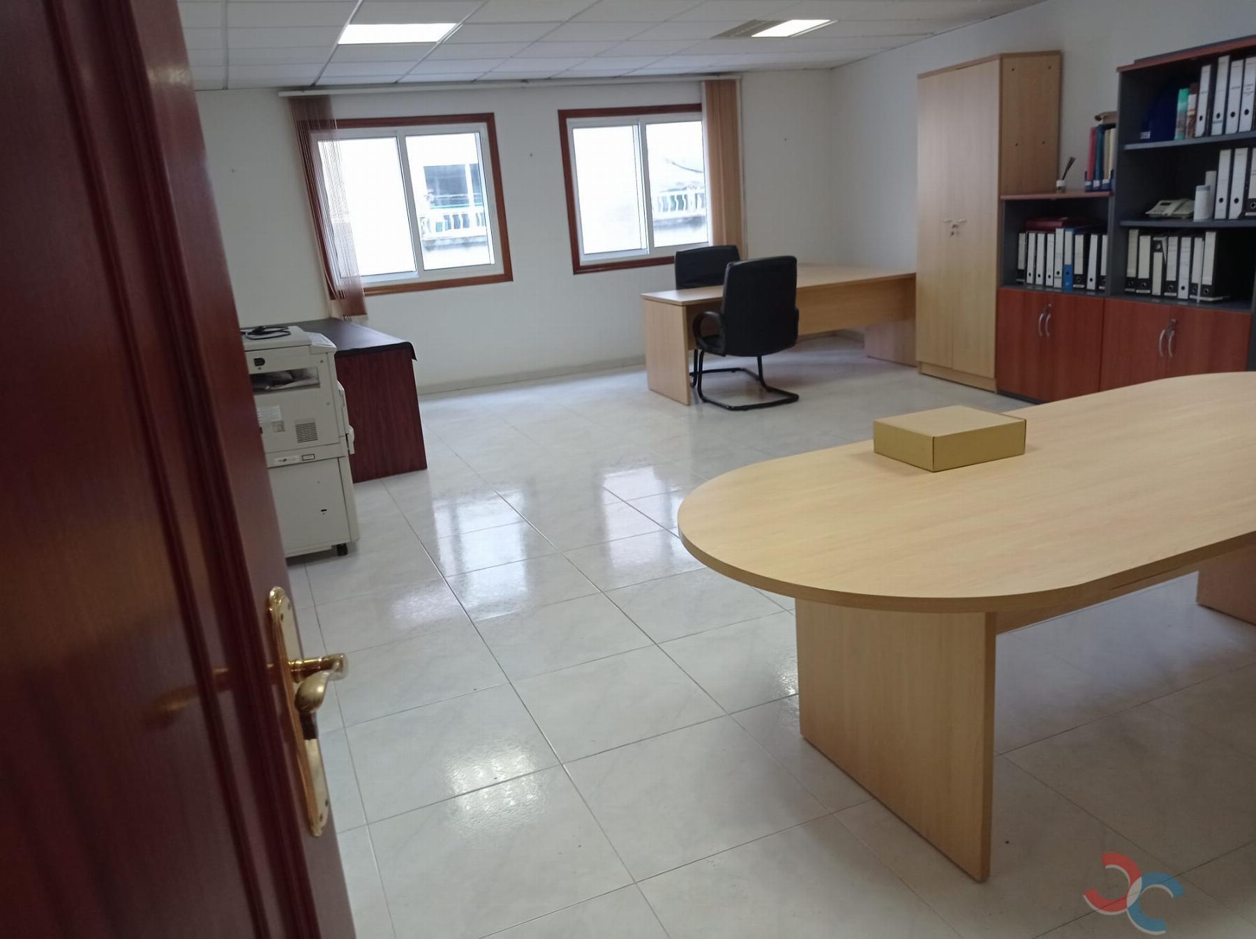 For sale of office in Marín