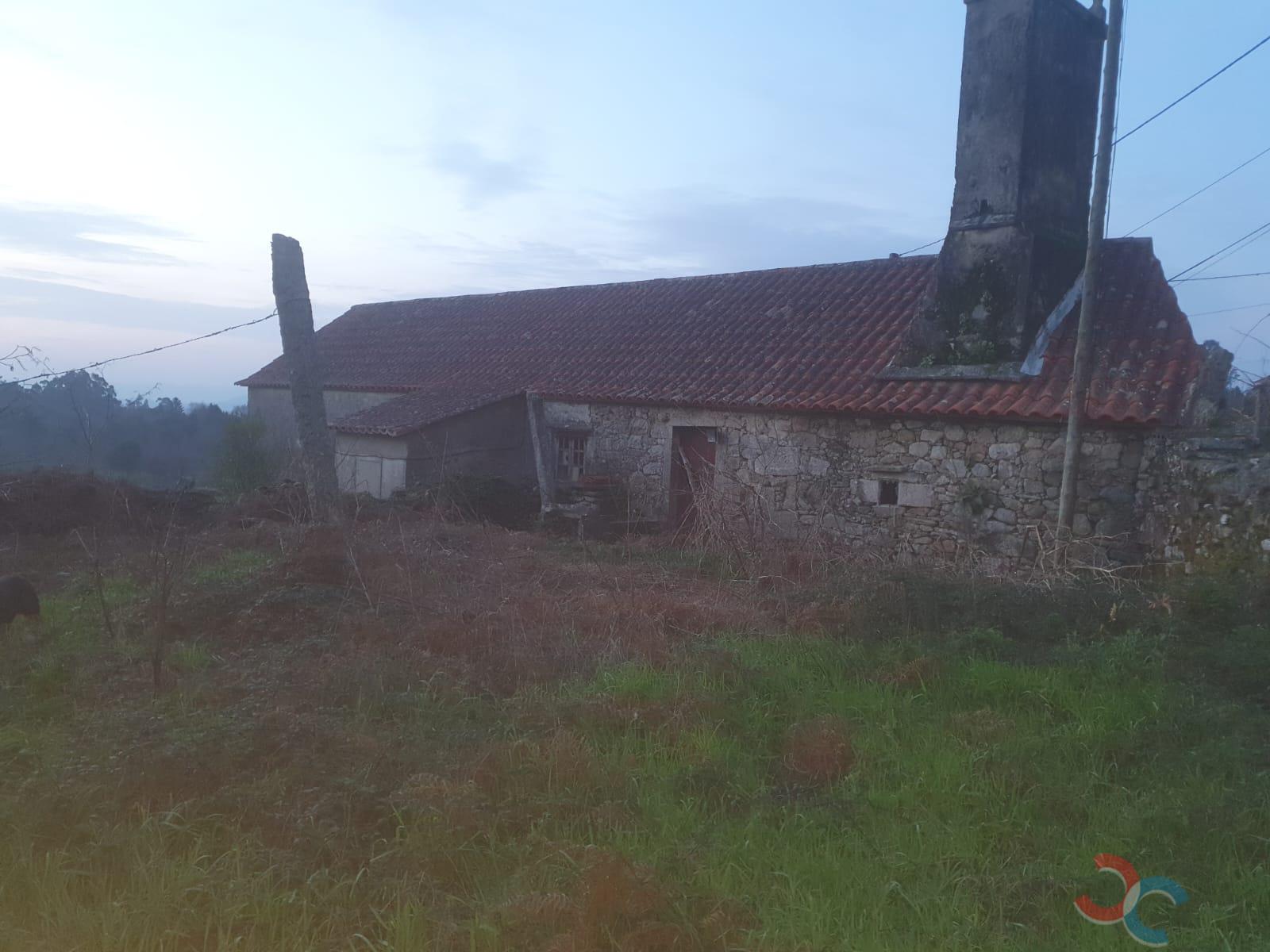 Venda de casa em Campo Lameiro