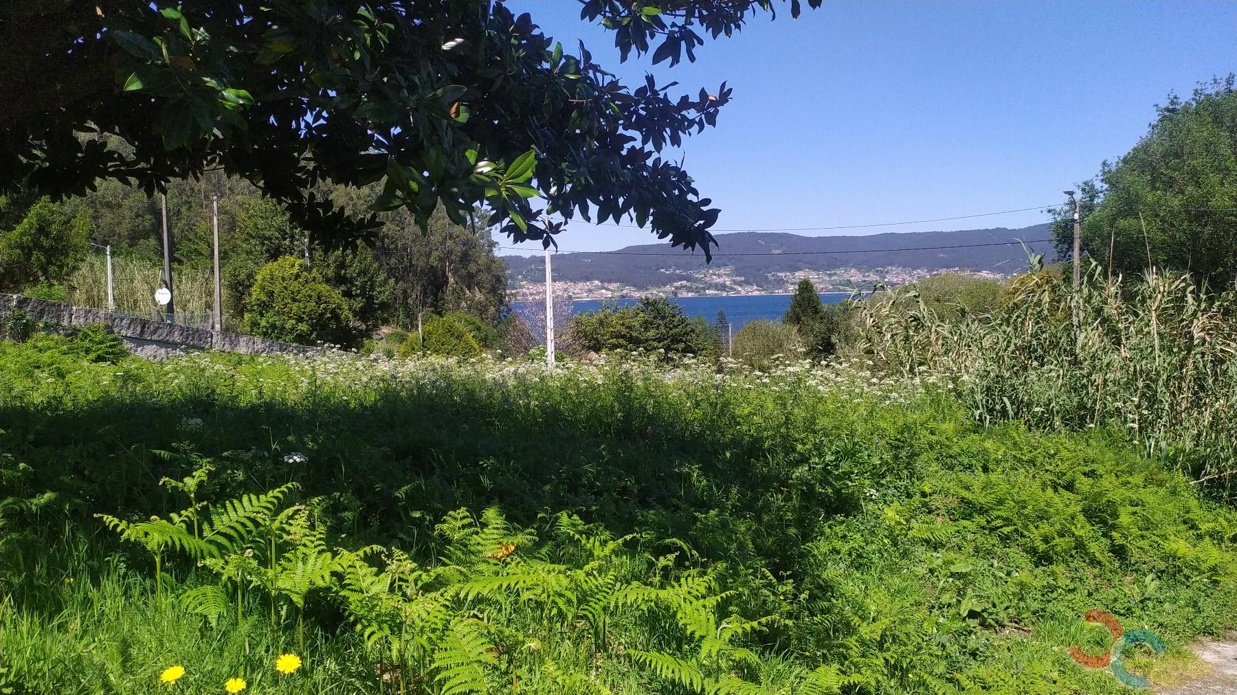 For sale of land in Marín
