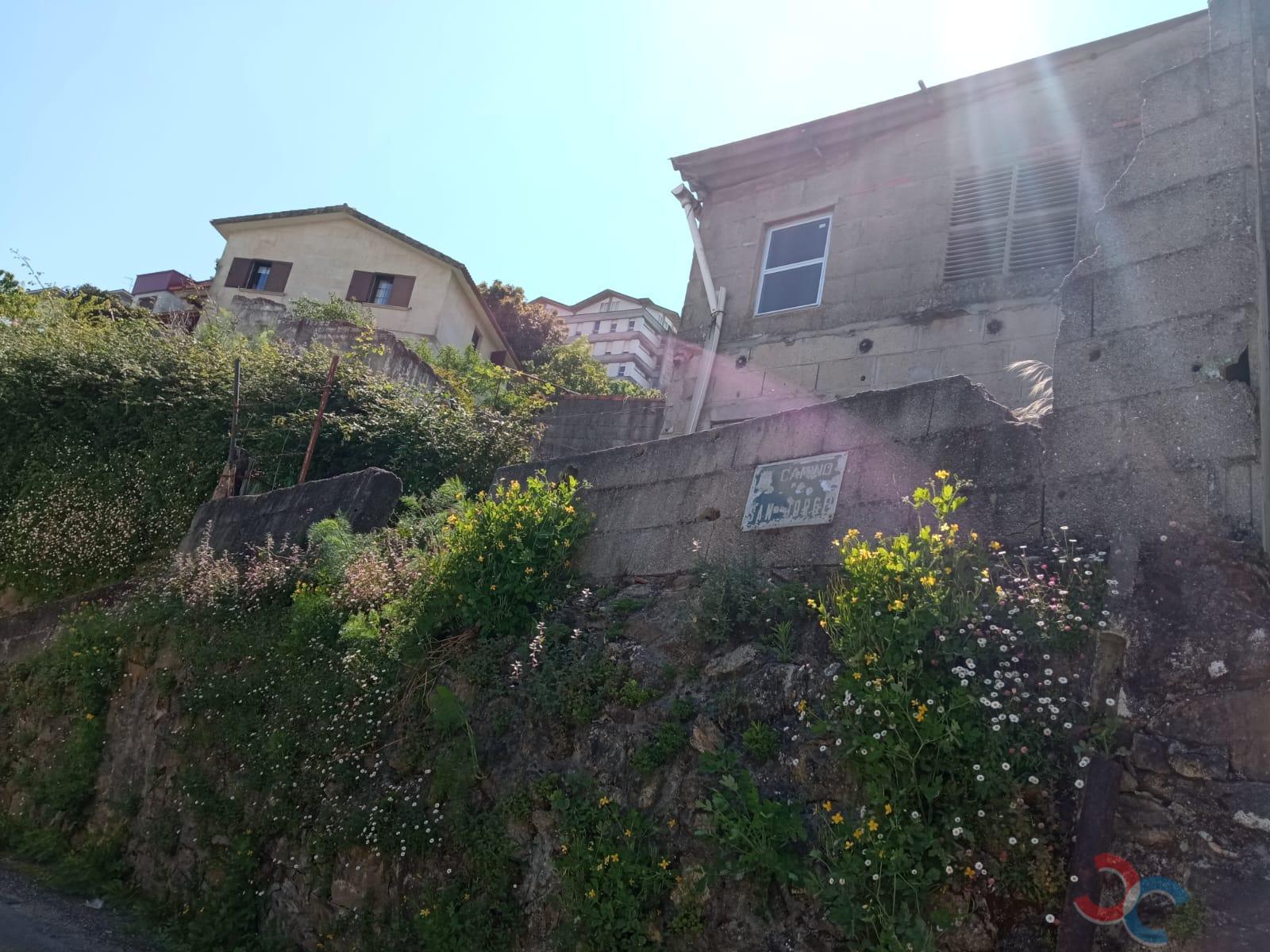 For sale of land in Marín