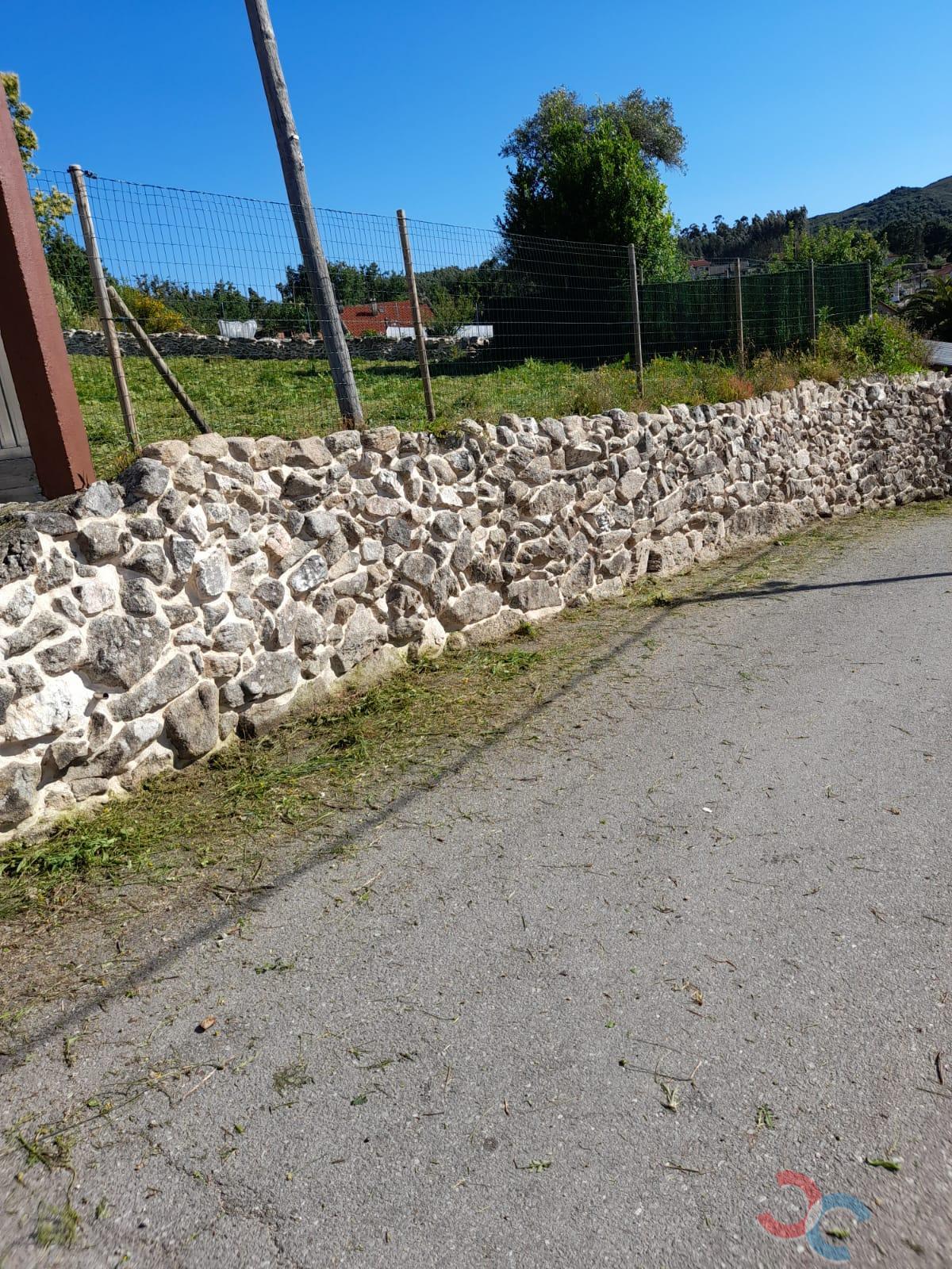 For sale of land in Ponte Caldelas