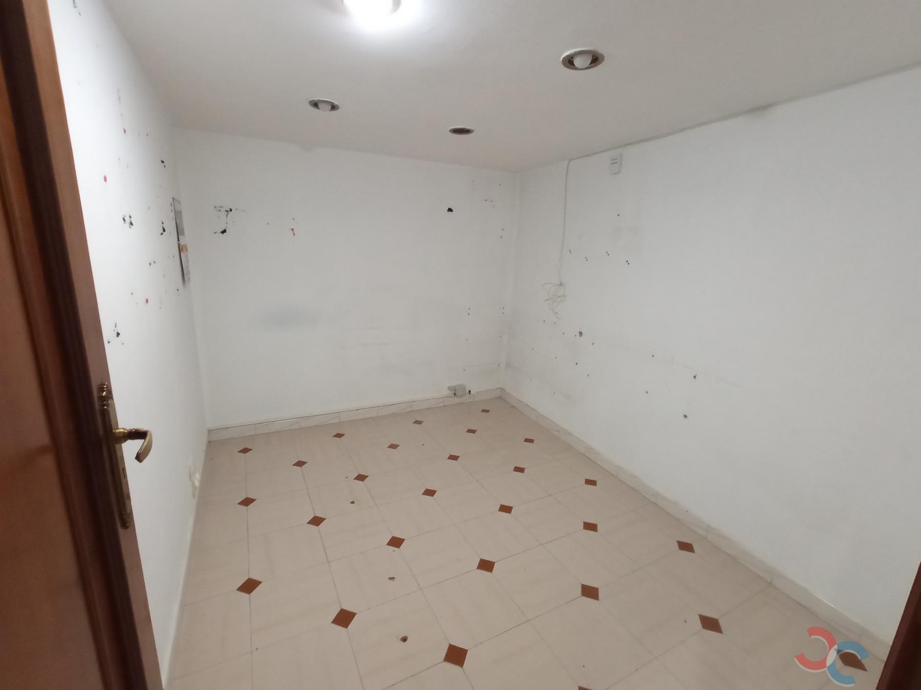 Venta de local comercial en Marín