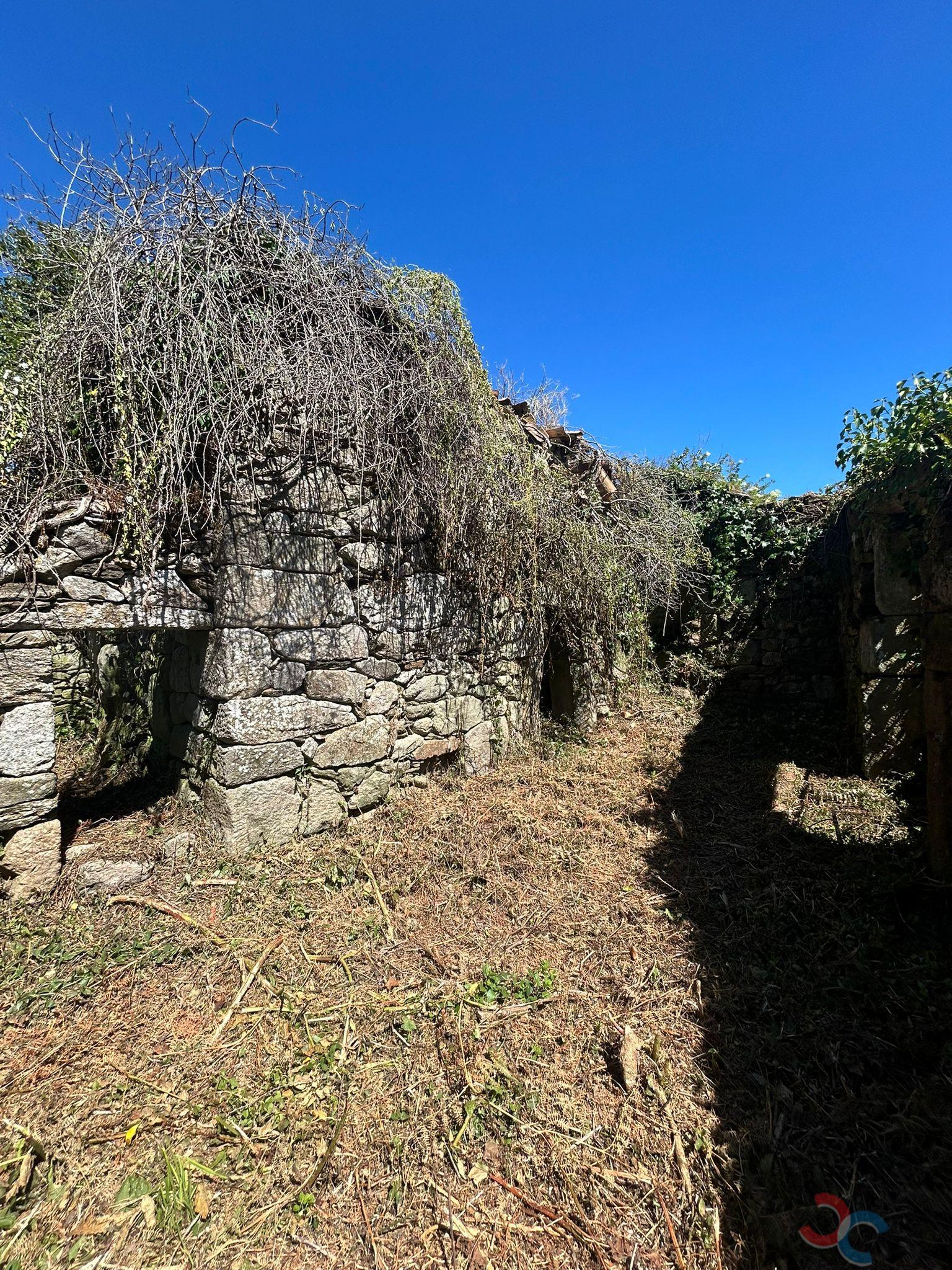 For sale of land in Poio