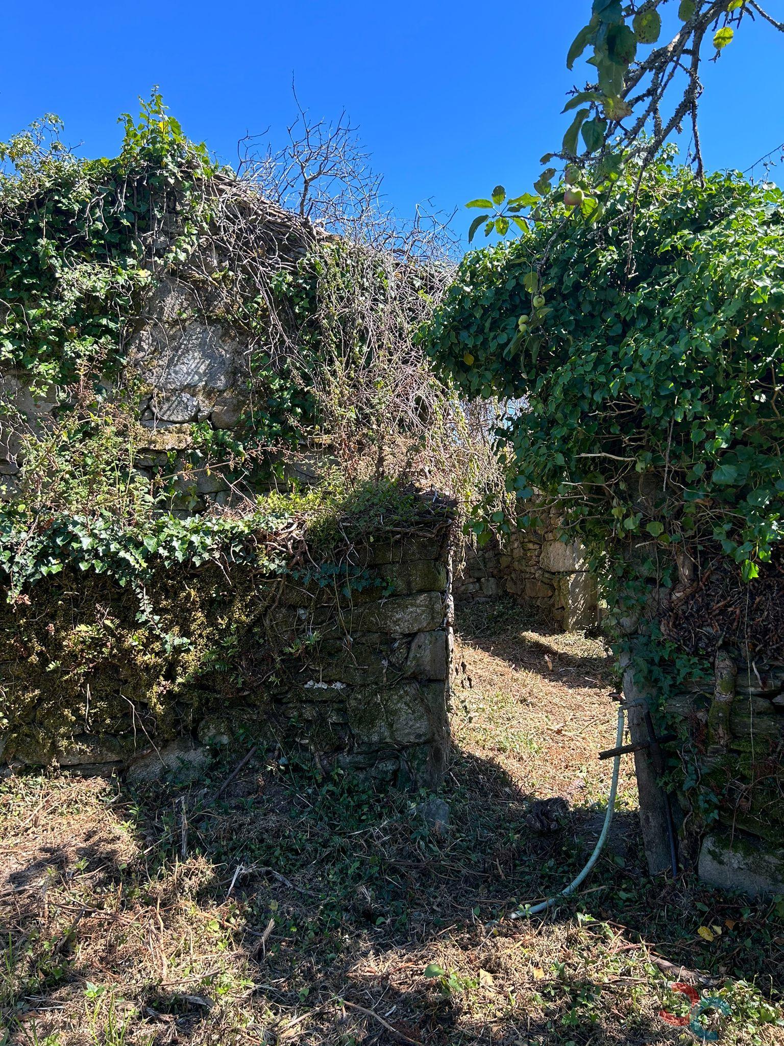 For sale of land in Poio