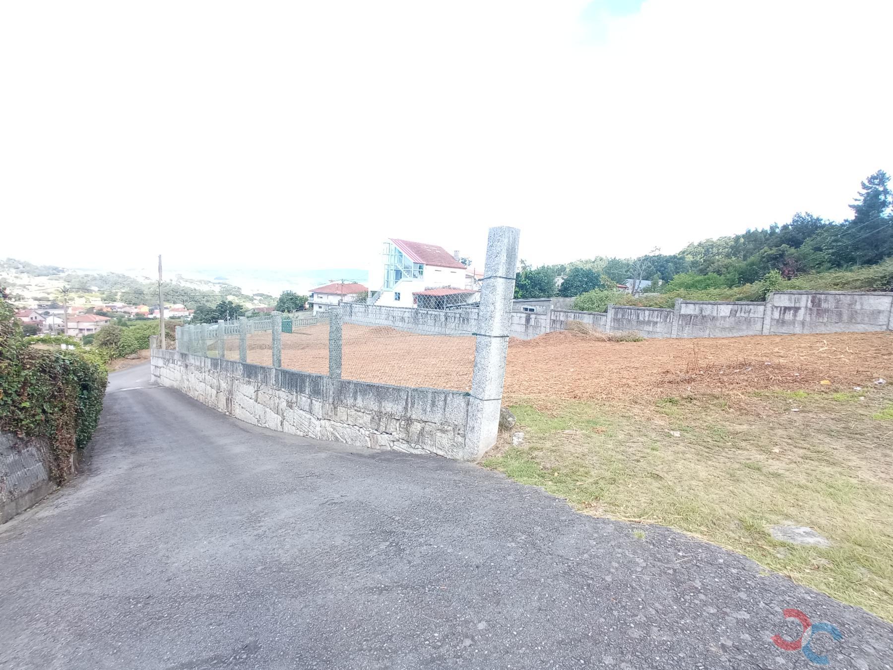 For sale of land in Marín