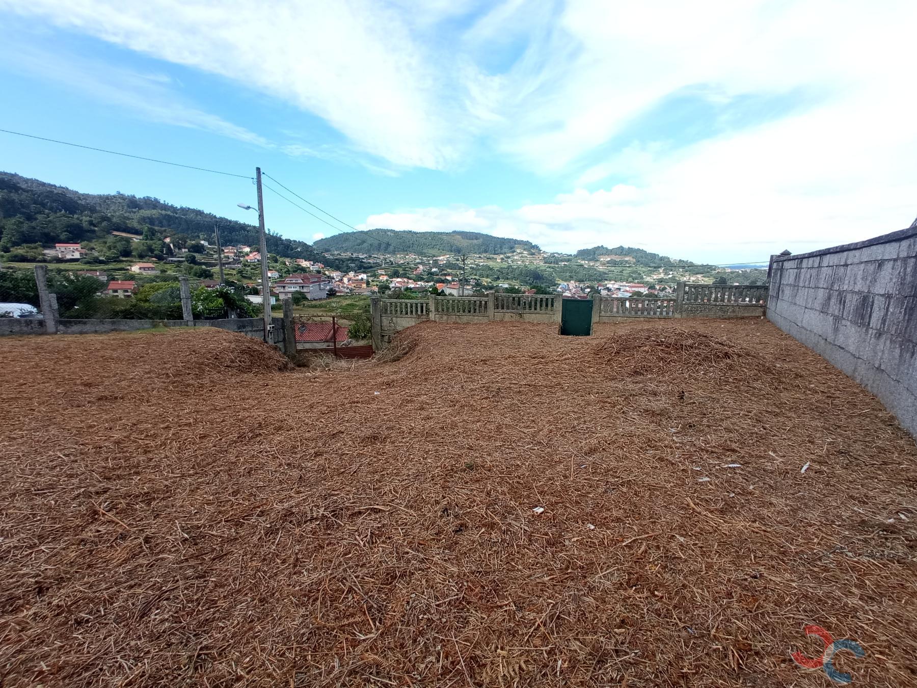 For sale of land in Marín