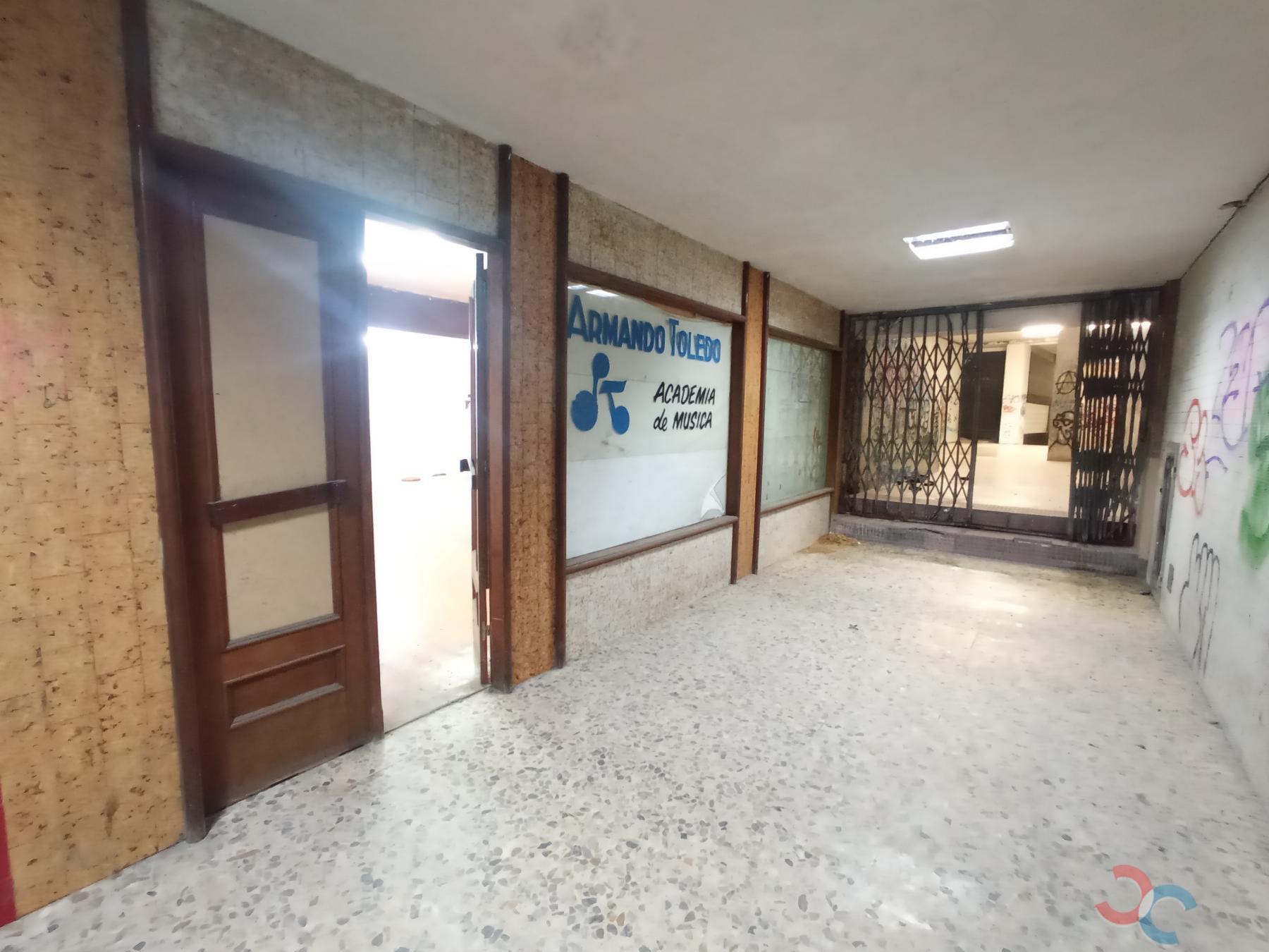 Venta de local comercial en Marín