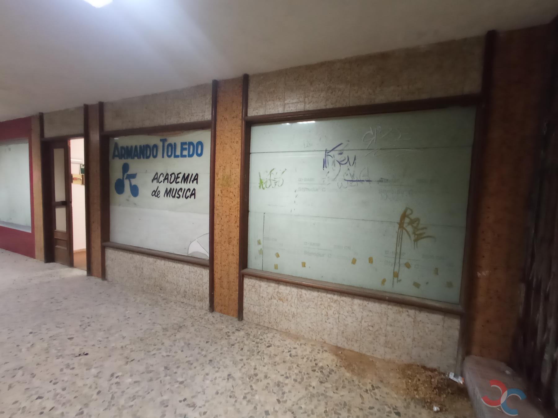 Venta de local comercial en Marín
