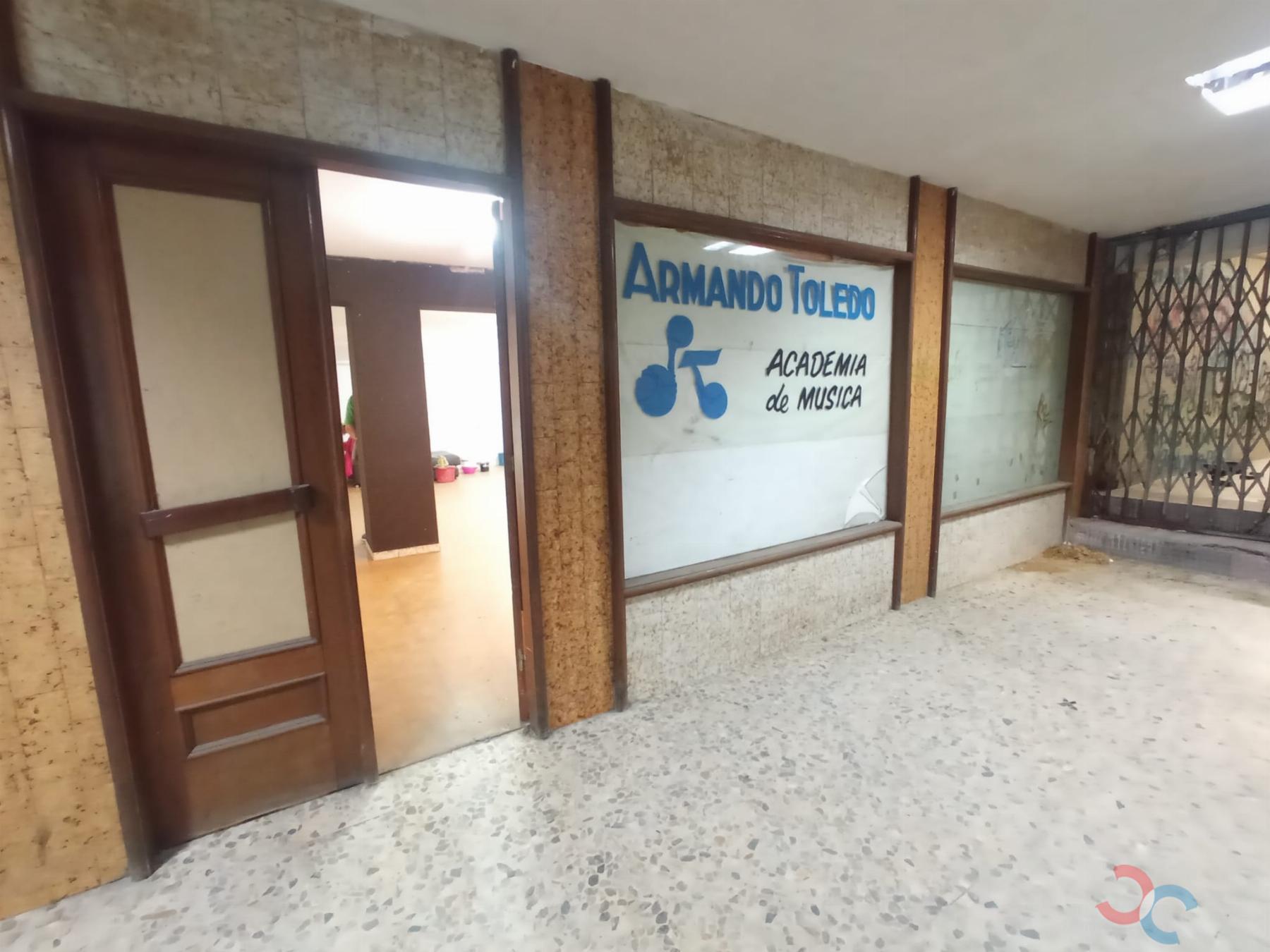 Venta de local comercial en Marín