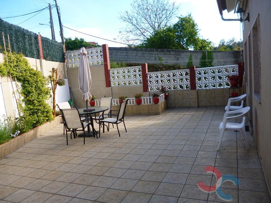 For sale of chalet in Pontevedra