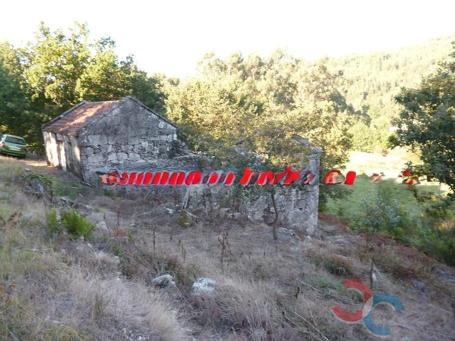 For sale of house in Fornelos de Montes