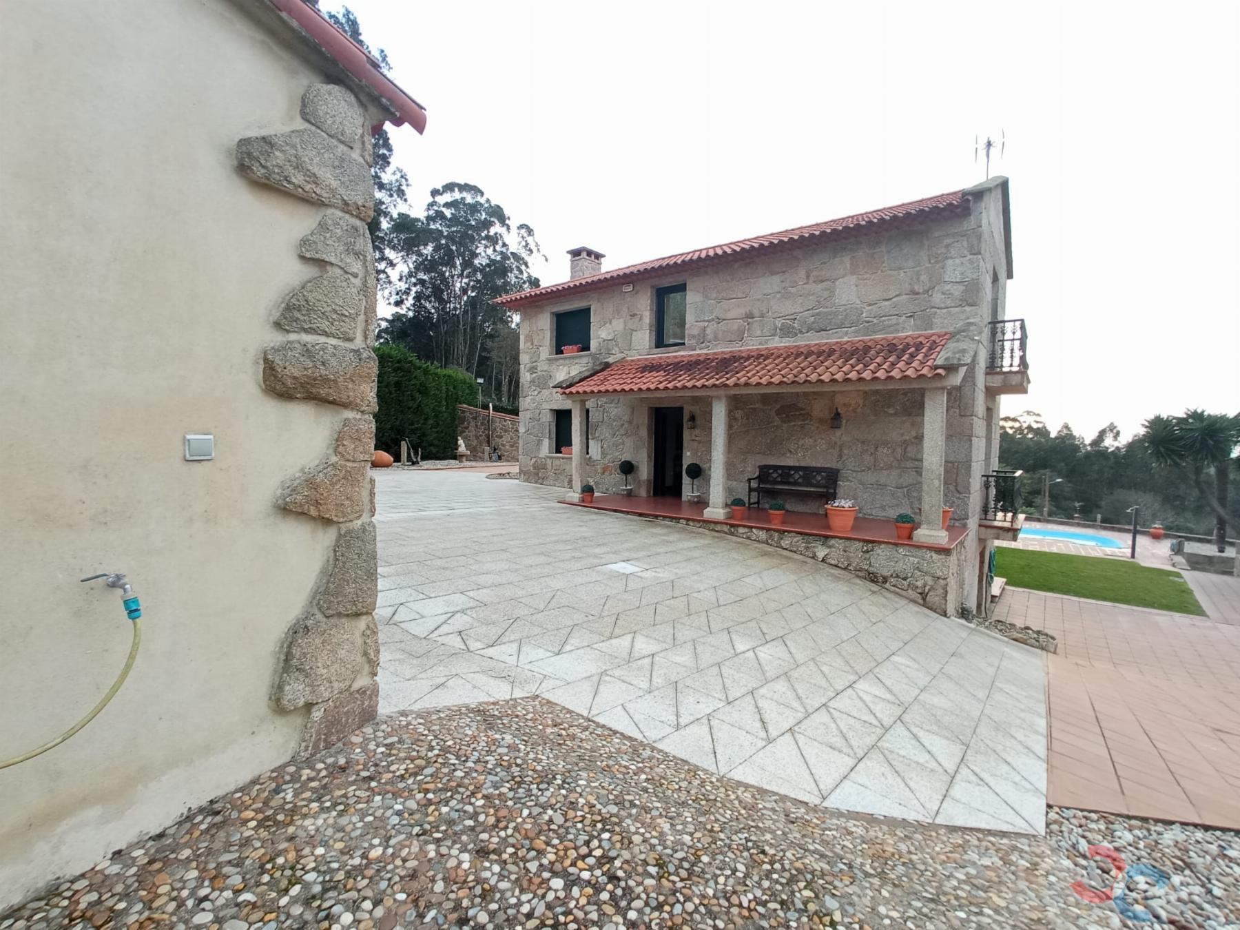 Venda de chalé em Bueu