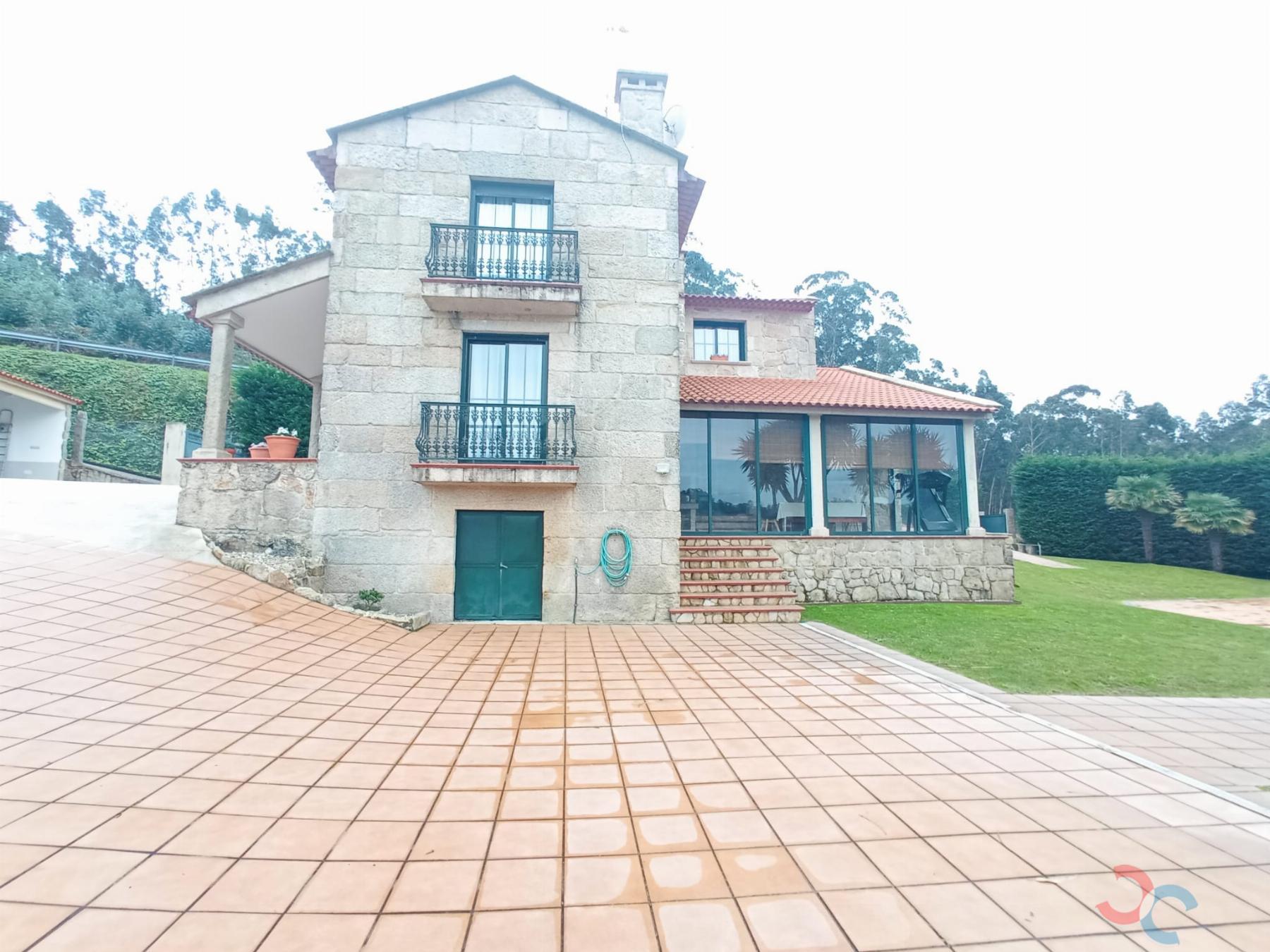 Venda de chalé em Bueu